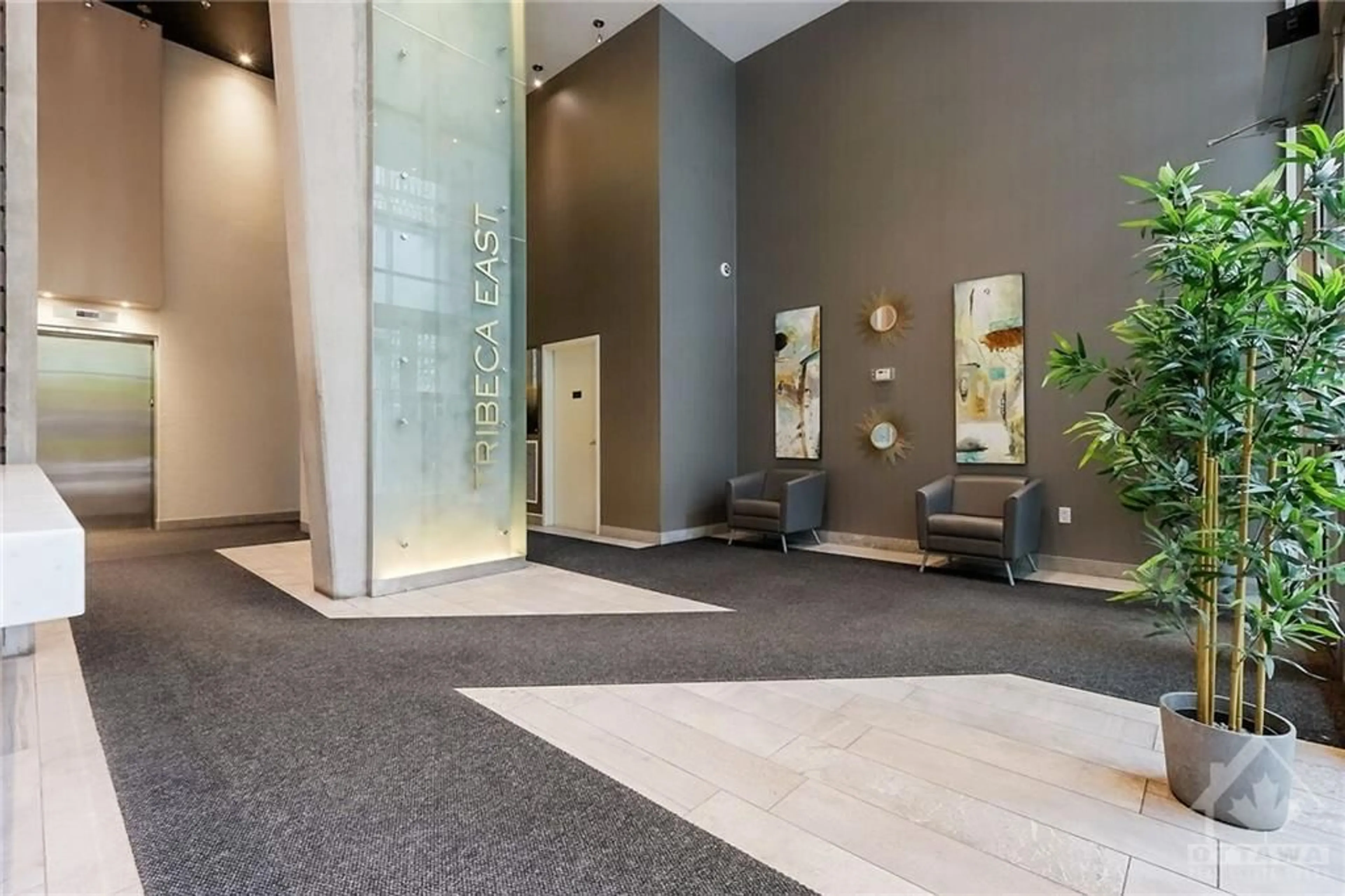 Indoor lobby, carpet floors for 40 NEPEAN St #601, Ottawa Ontario K2P 0X5