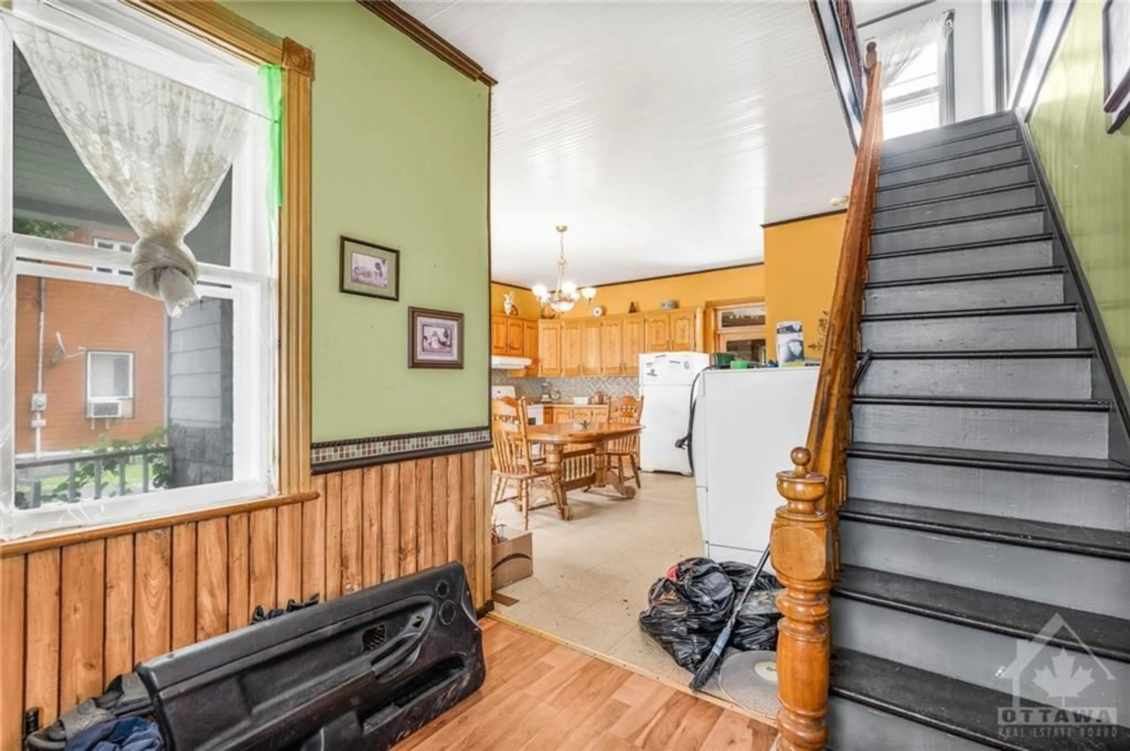 Indoor foyer, wood floors for 2060 LAJOIE St, Lefaivre Ontario K0B 1J0