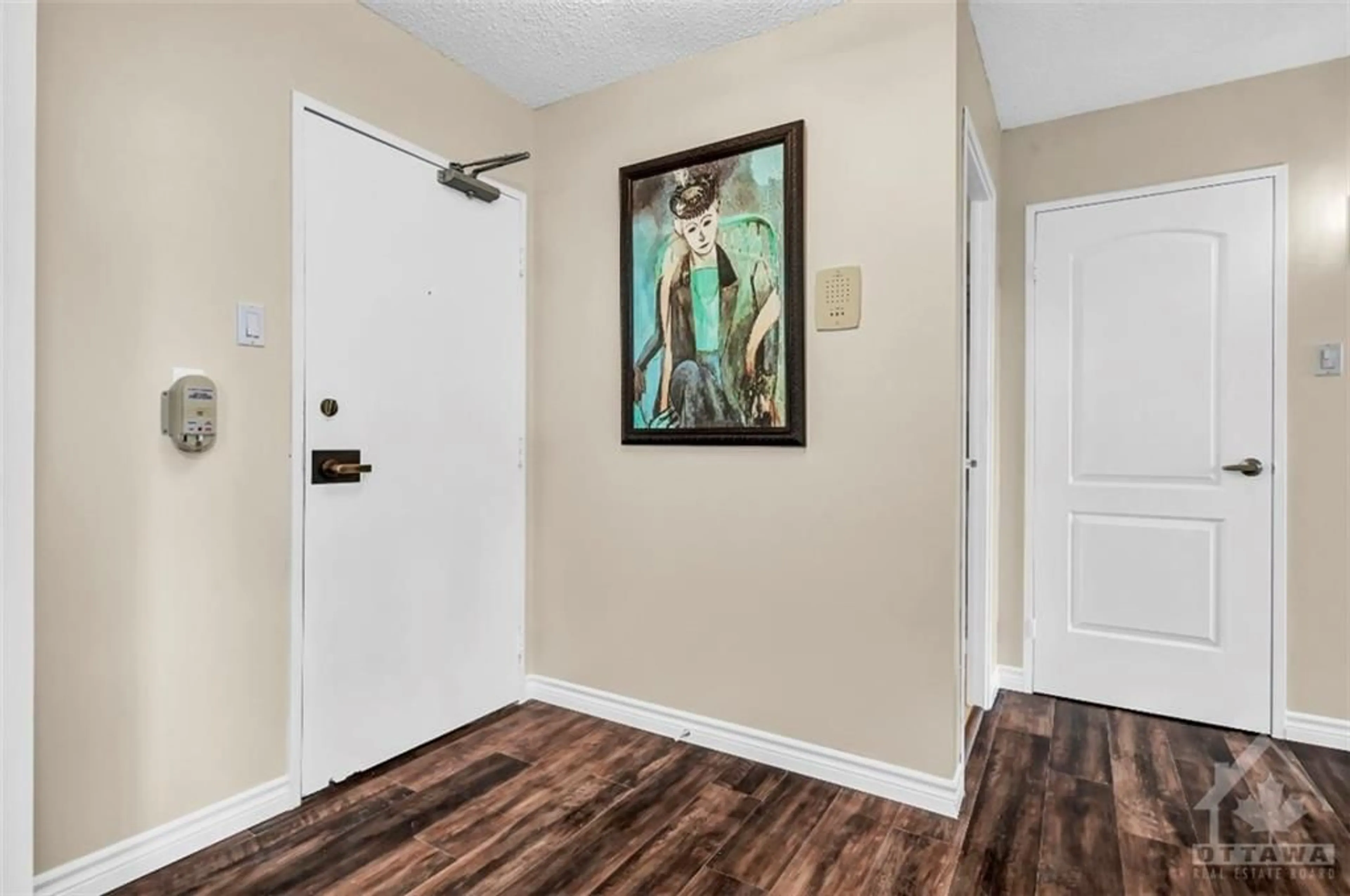 Indoor entryway, wood floors for 265 POULIN Ave #211, Ottawa Ontario K2B 7Y8