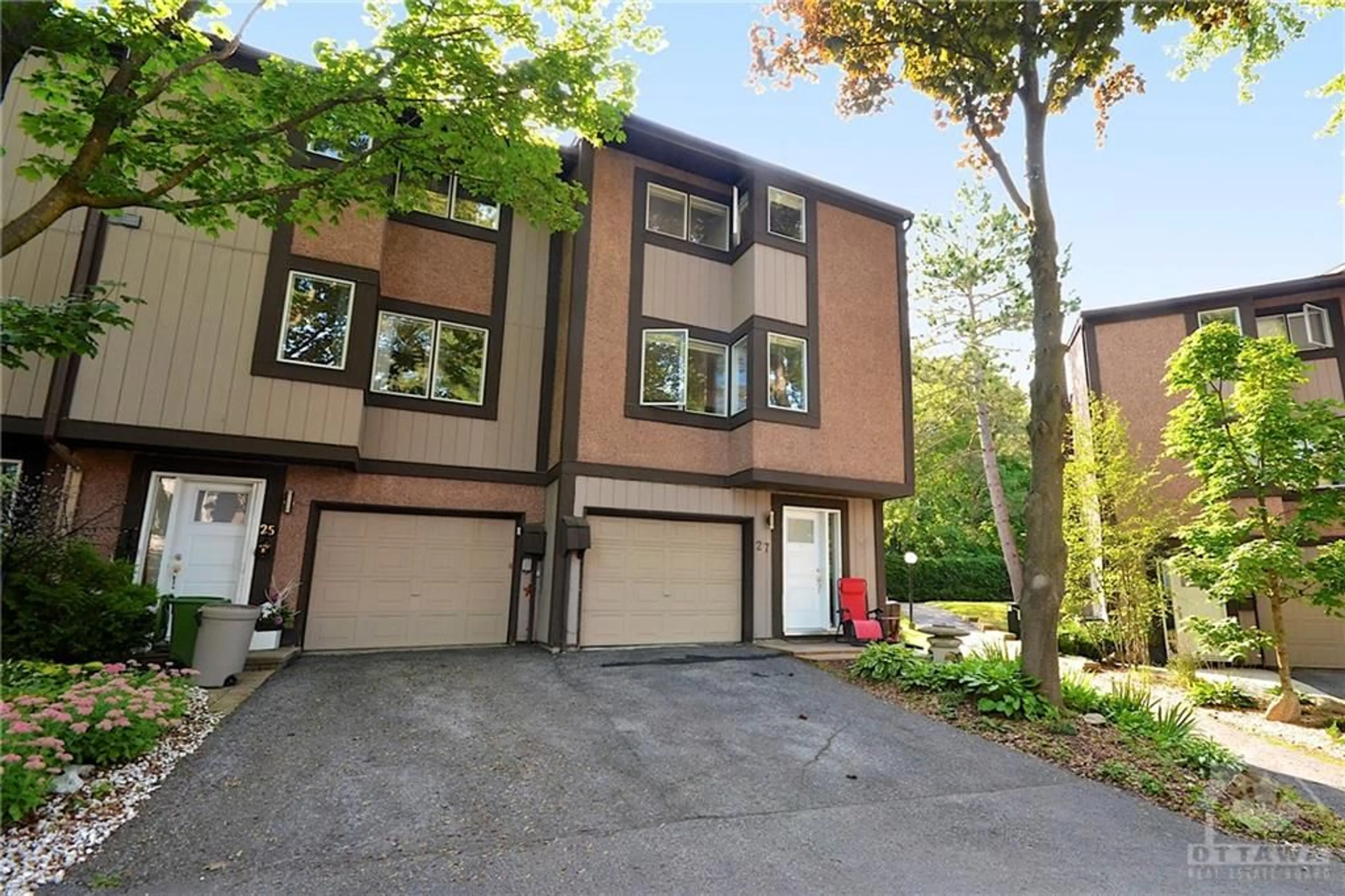 A pic from exterior of the house or condo, cottage for 27 REANEY Crt, Ottawa Ontario K2K 1W7