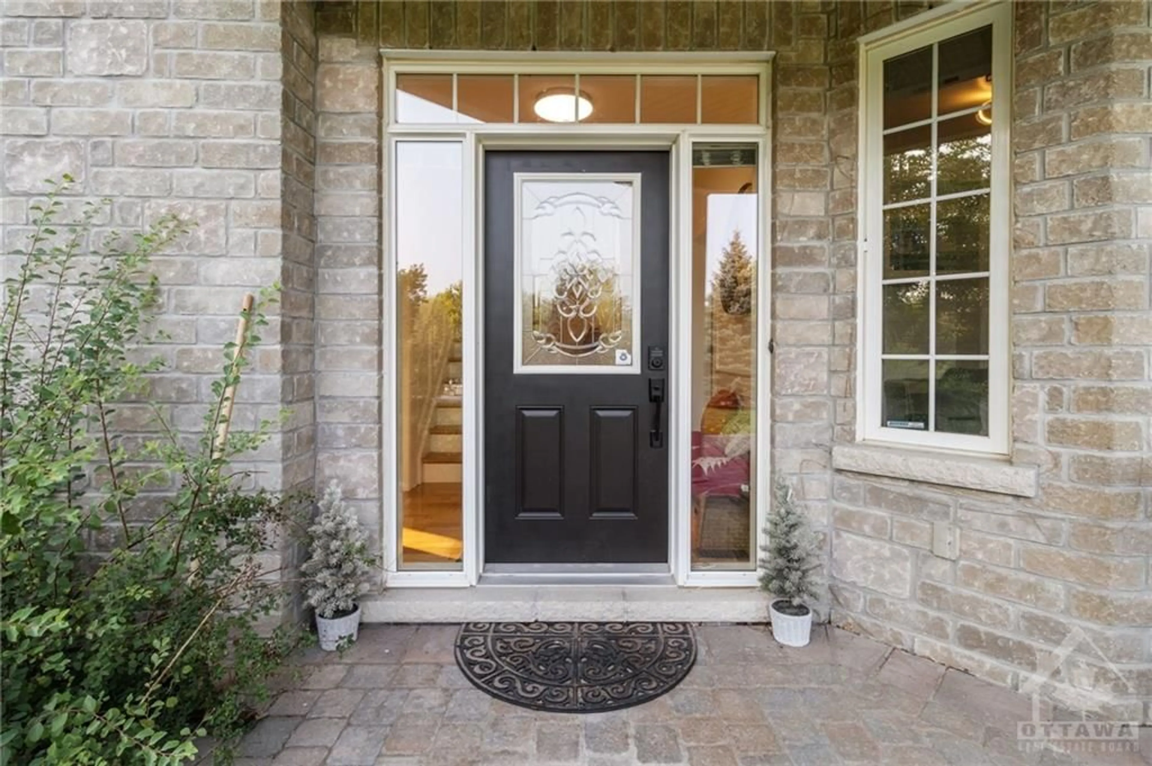 Indoor entryway, wood floors for 6131 PEBBLEWOODS Dr, Greely Ontario K4P 0A1