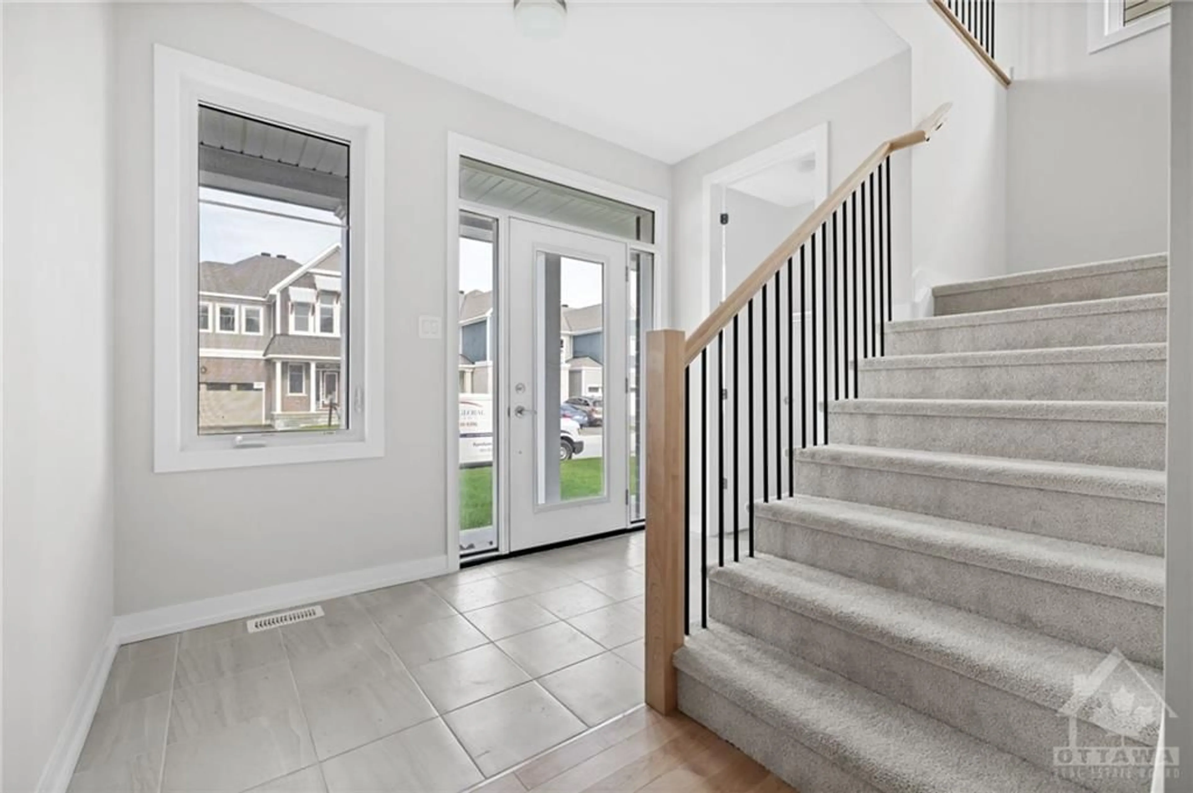 Indoor entryway, cement floor for 103 HACKAMORE Cres, Ottawa Ontario K0A 2Z0