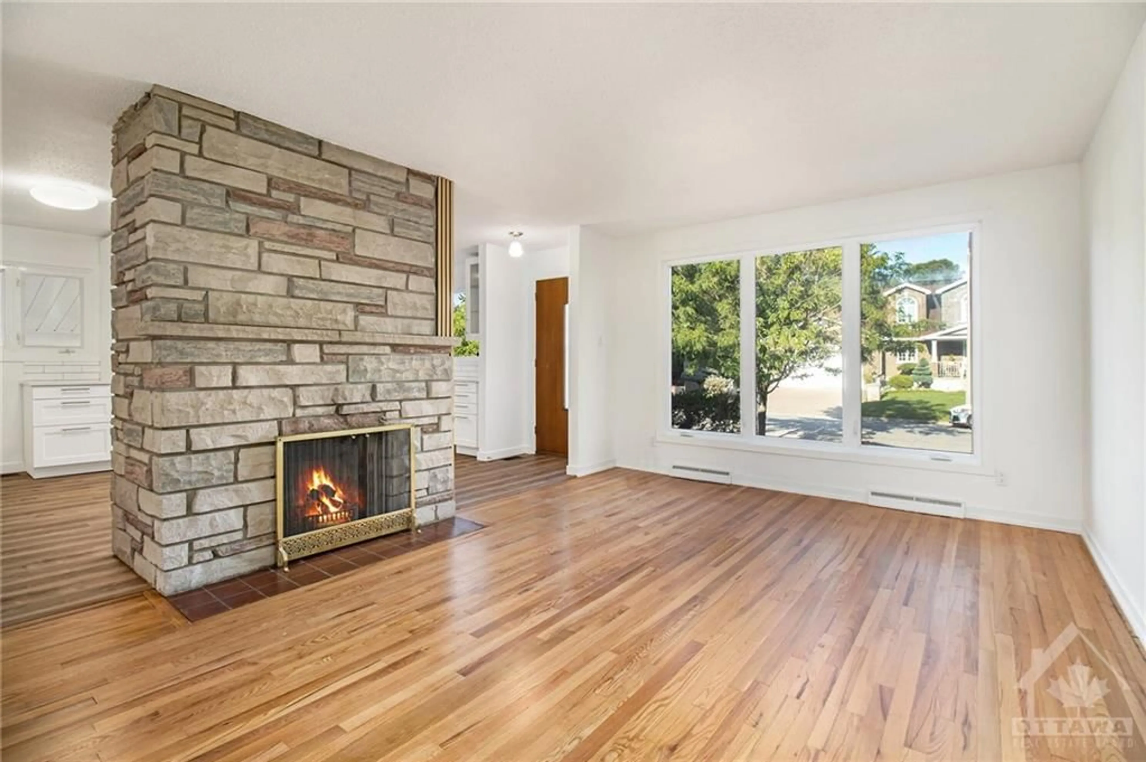 Living room, wood floors for 2180 AUDREY Ave, Ottawa Ontario K1G 1L2