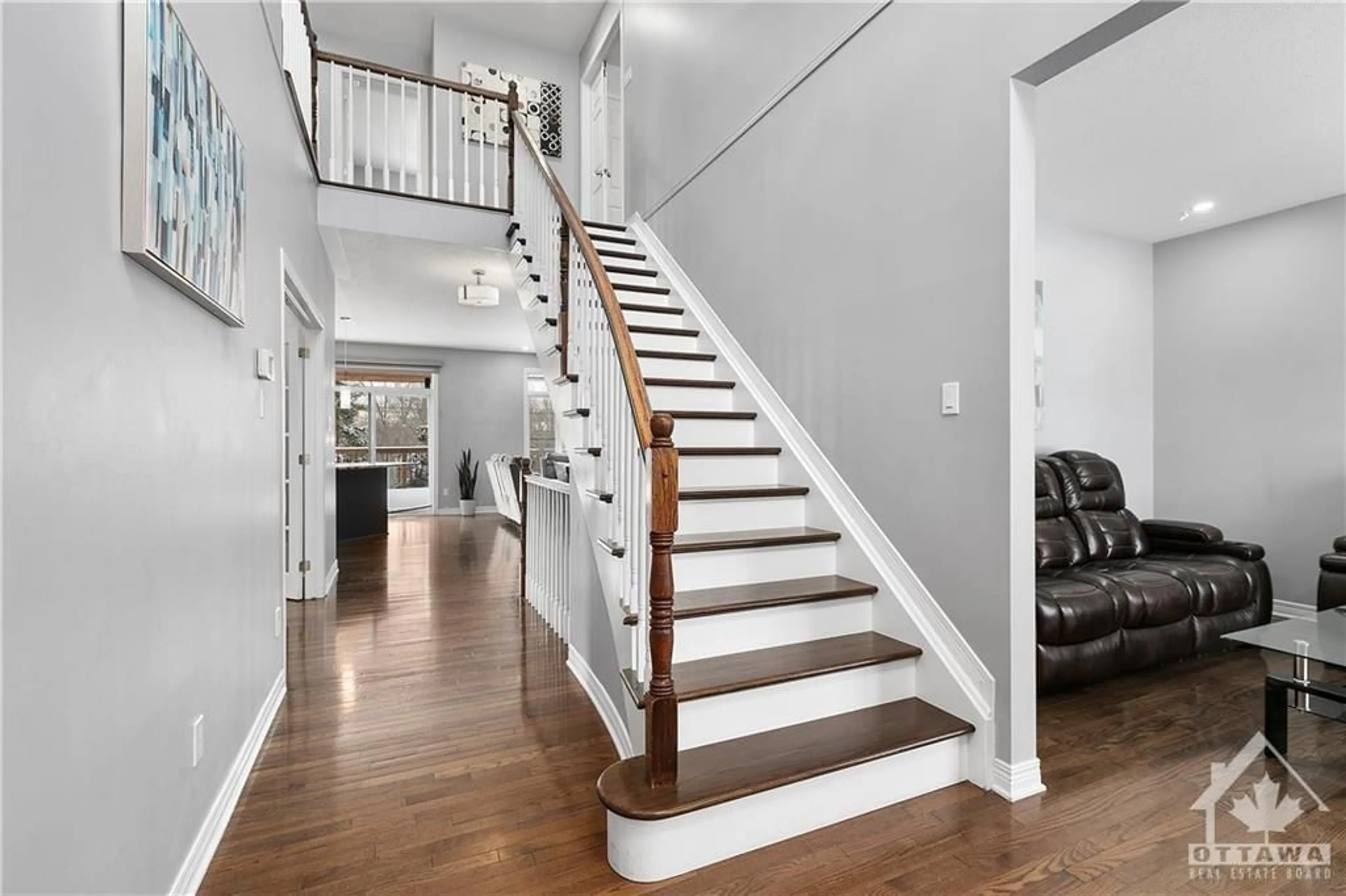 Stairs for 4464 SHORELINE Dr, Ottawa Ontario K1V 1R7