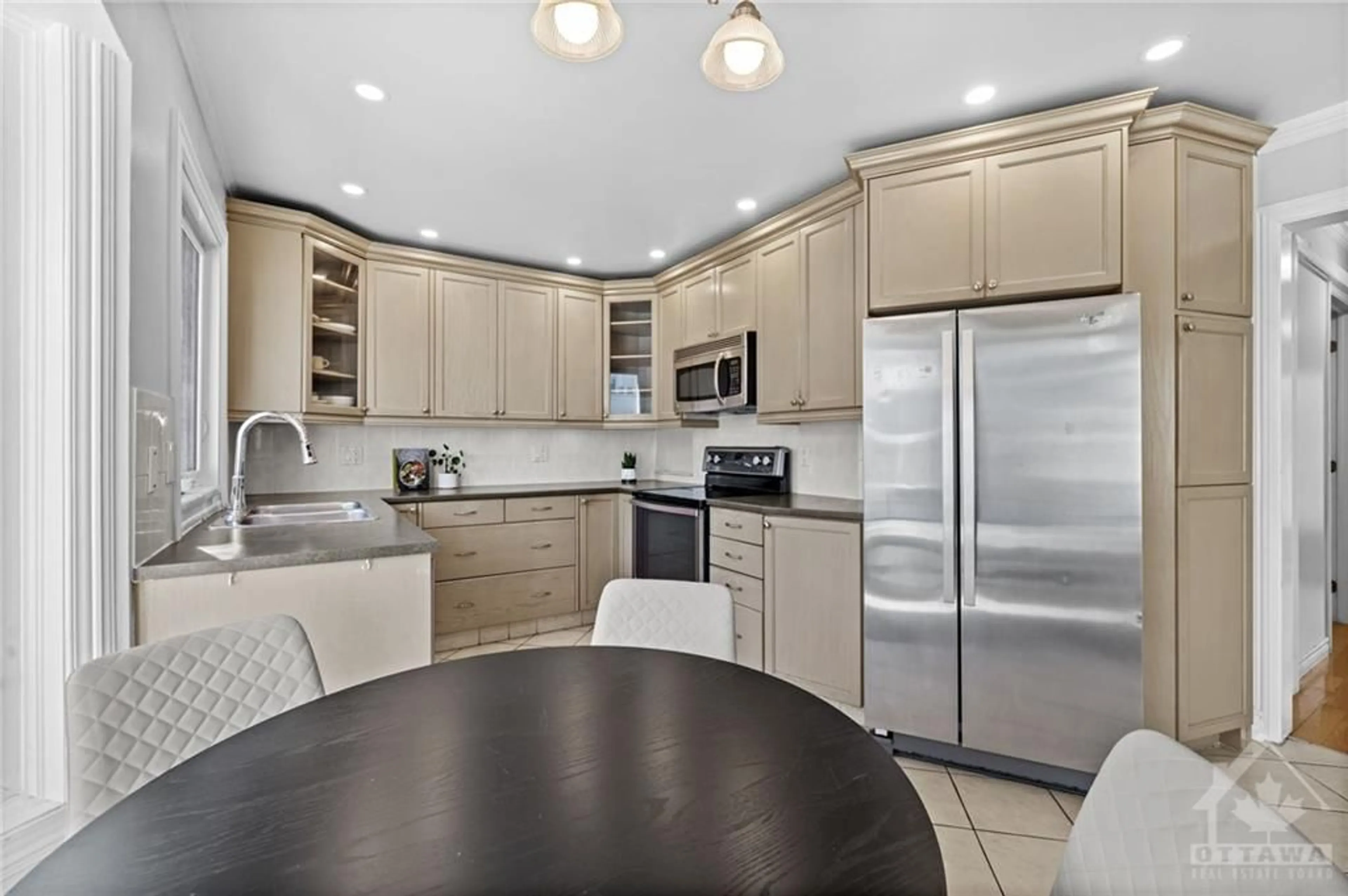 Open concept kitchen for 1317 PRESTONE Dr, Ottawa Ontario K1E 2Z2