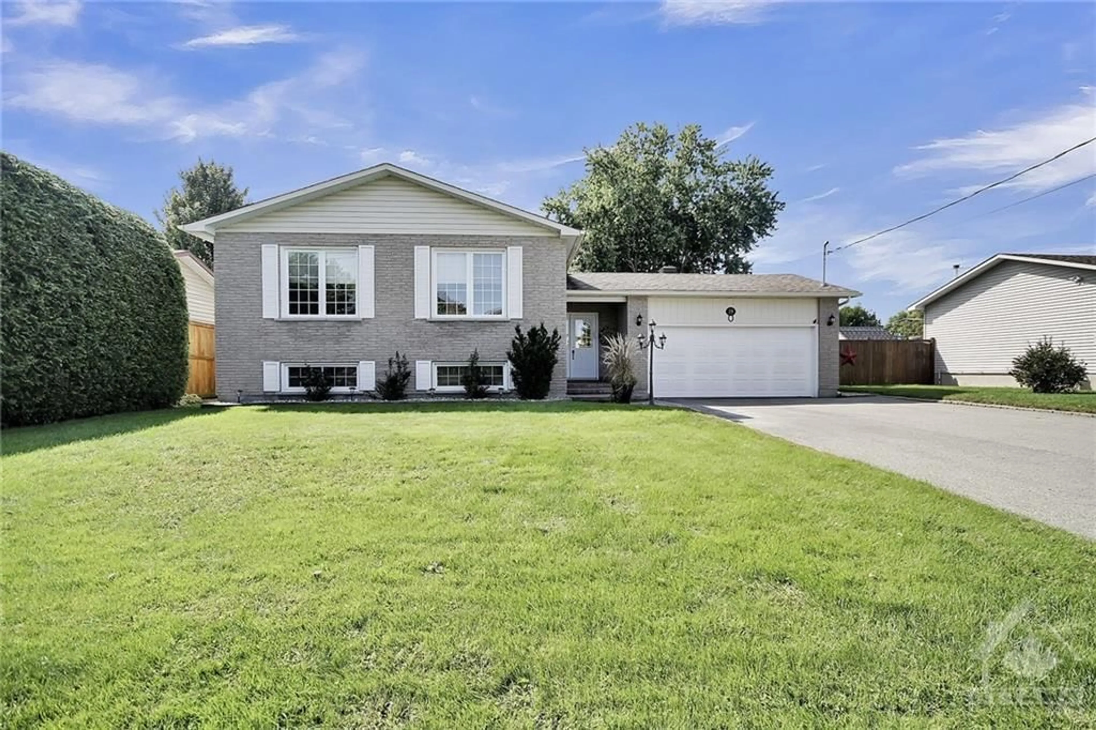 Frontside or backside of a home, cottage for 19 ELM Ave, Russell Ontario K4R 1B3