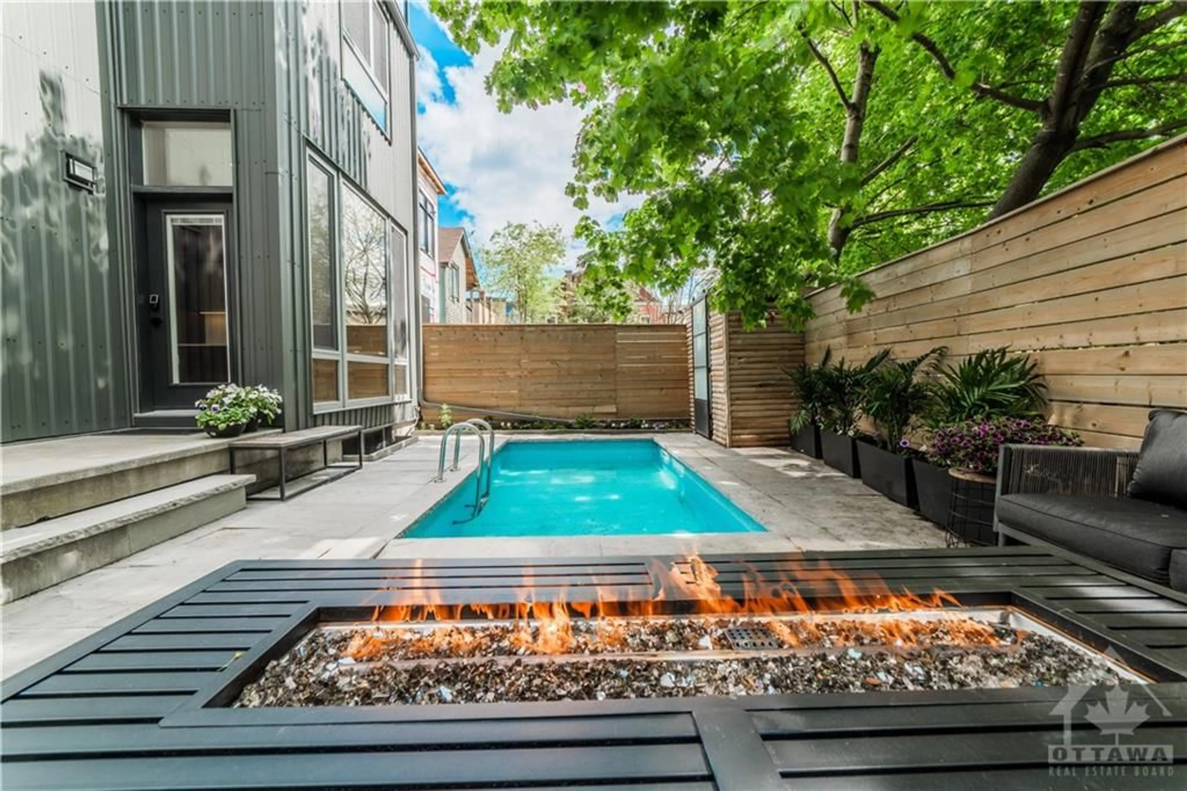 Indoor or outdoor pool for 658 O'CONNOR St, Ottawa Ontario K1S 3R8