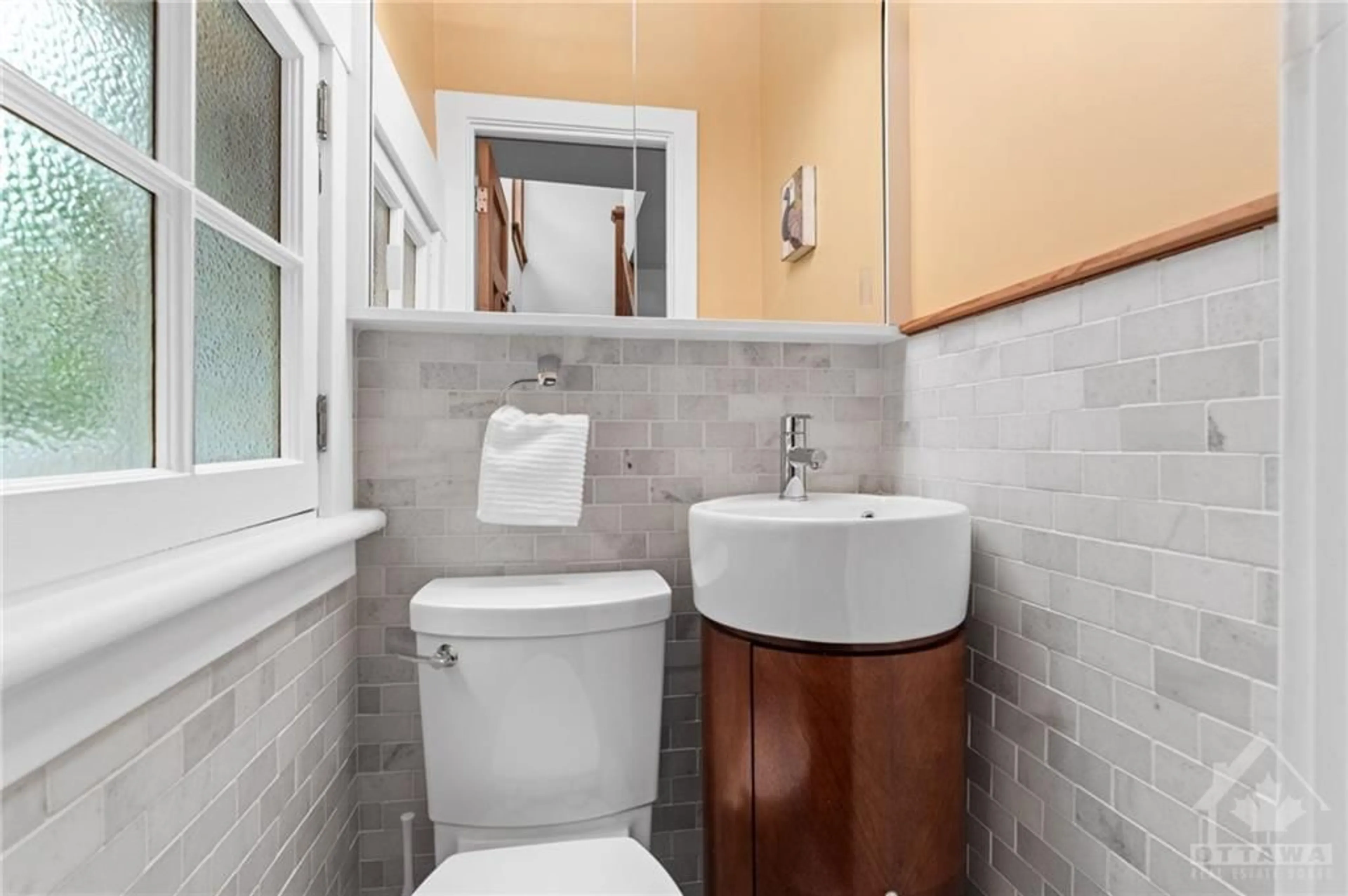 Standard bathroom for 28 OLD SUNSET Blvd, Ottawa Ontario K1S 3G9