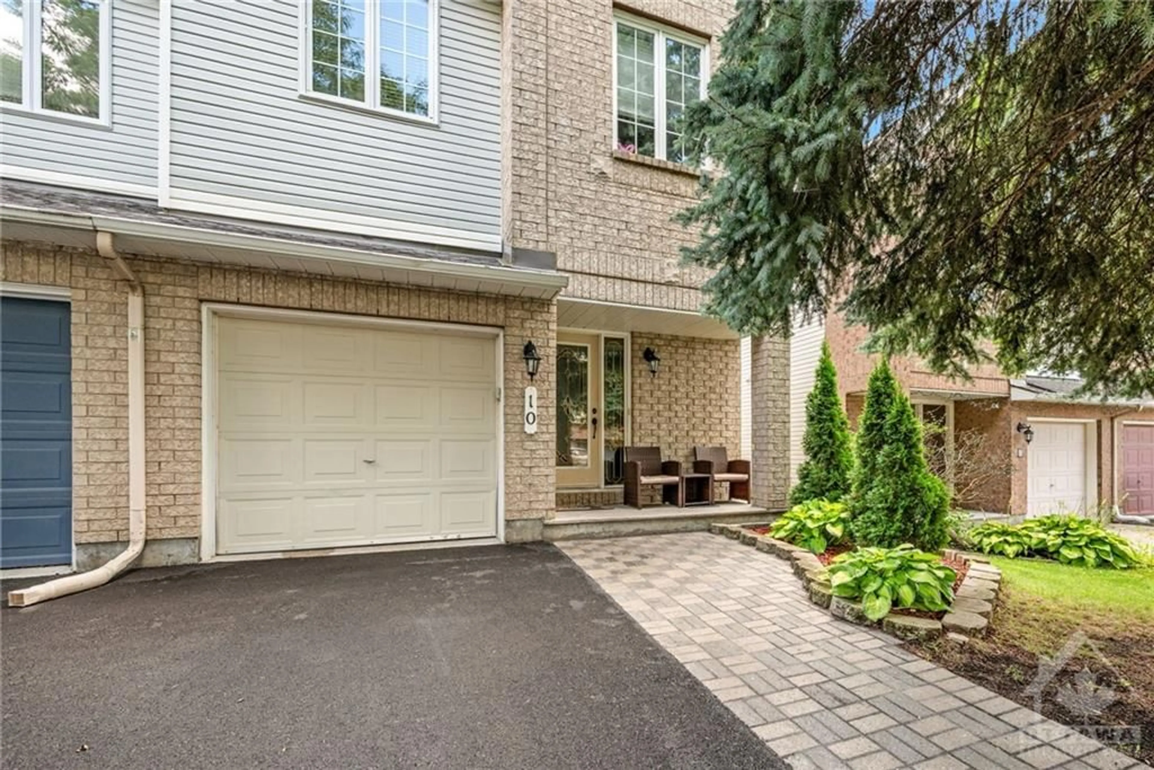 A pic from exterior of the house or condo, cottage for 10 DEERCHASE Crt, Ottawa Ontario K2M 2R2