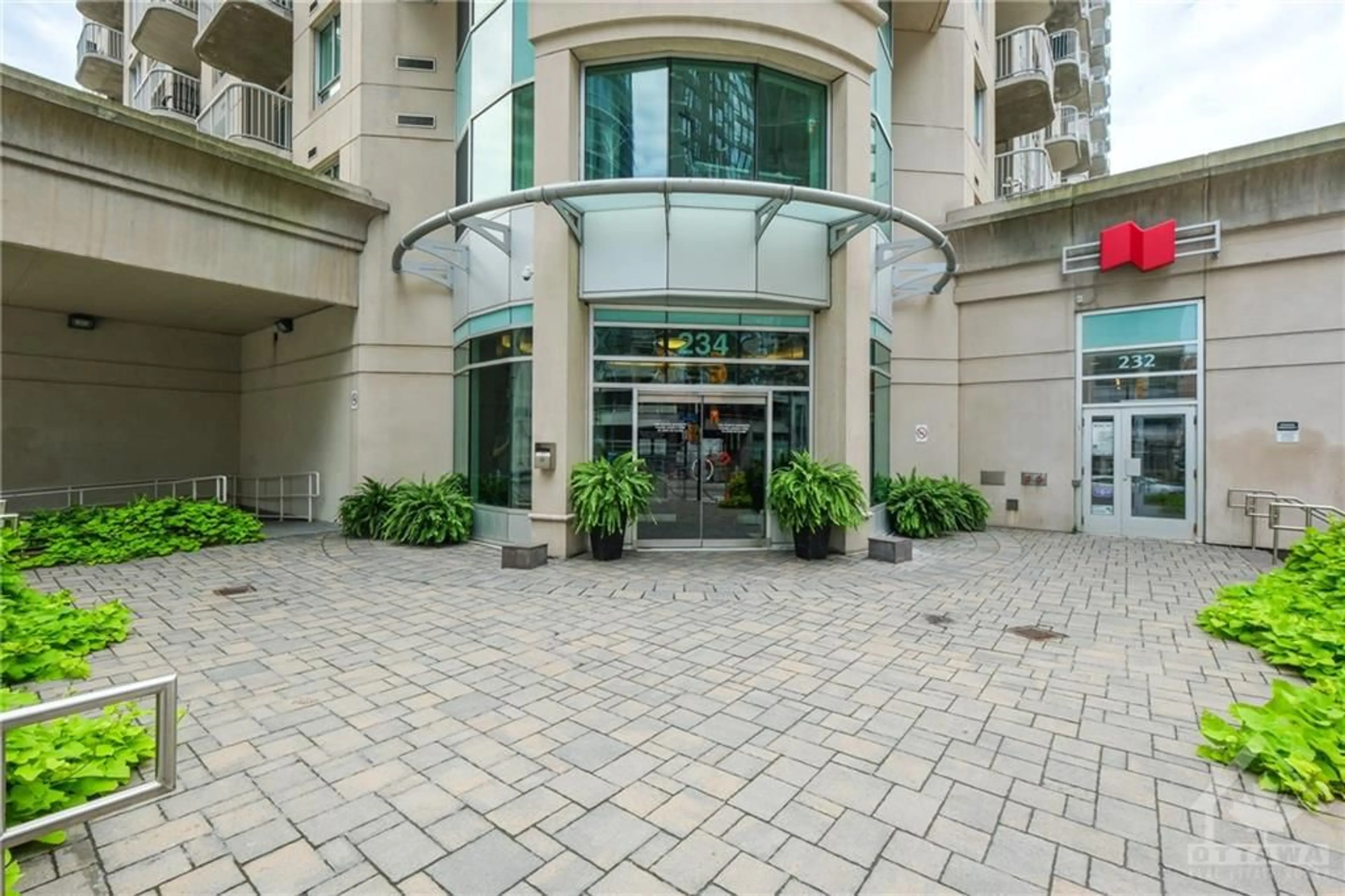 Indoor lobby for 234 RIDEAU St #2303, Ottawa Ontario K1N 0A9