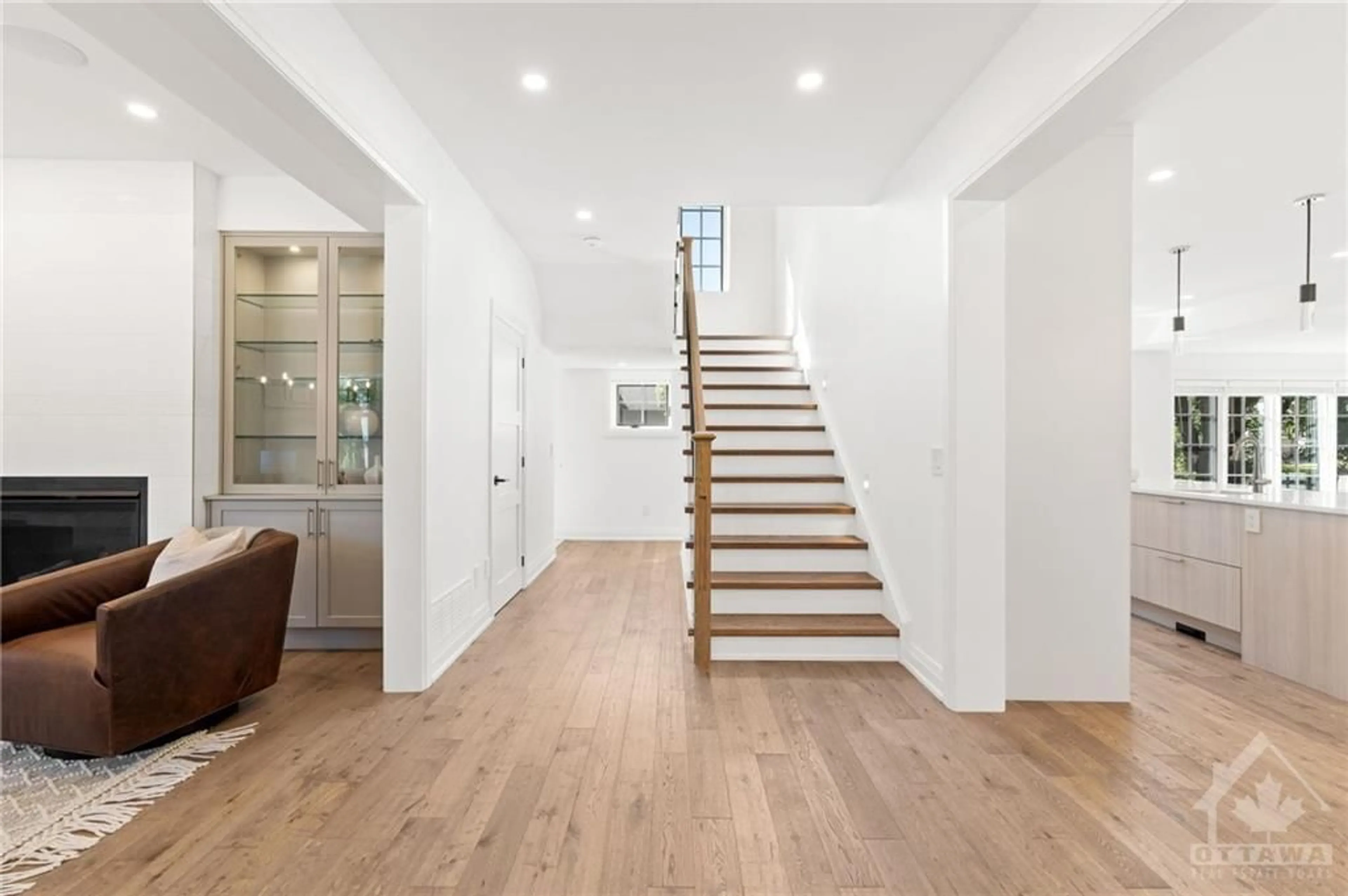 Indoor entryway, wood floors for 320 HILLCREST Rd, Ottawa Ontario K1M 0M5