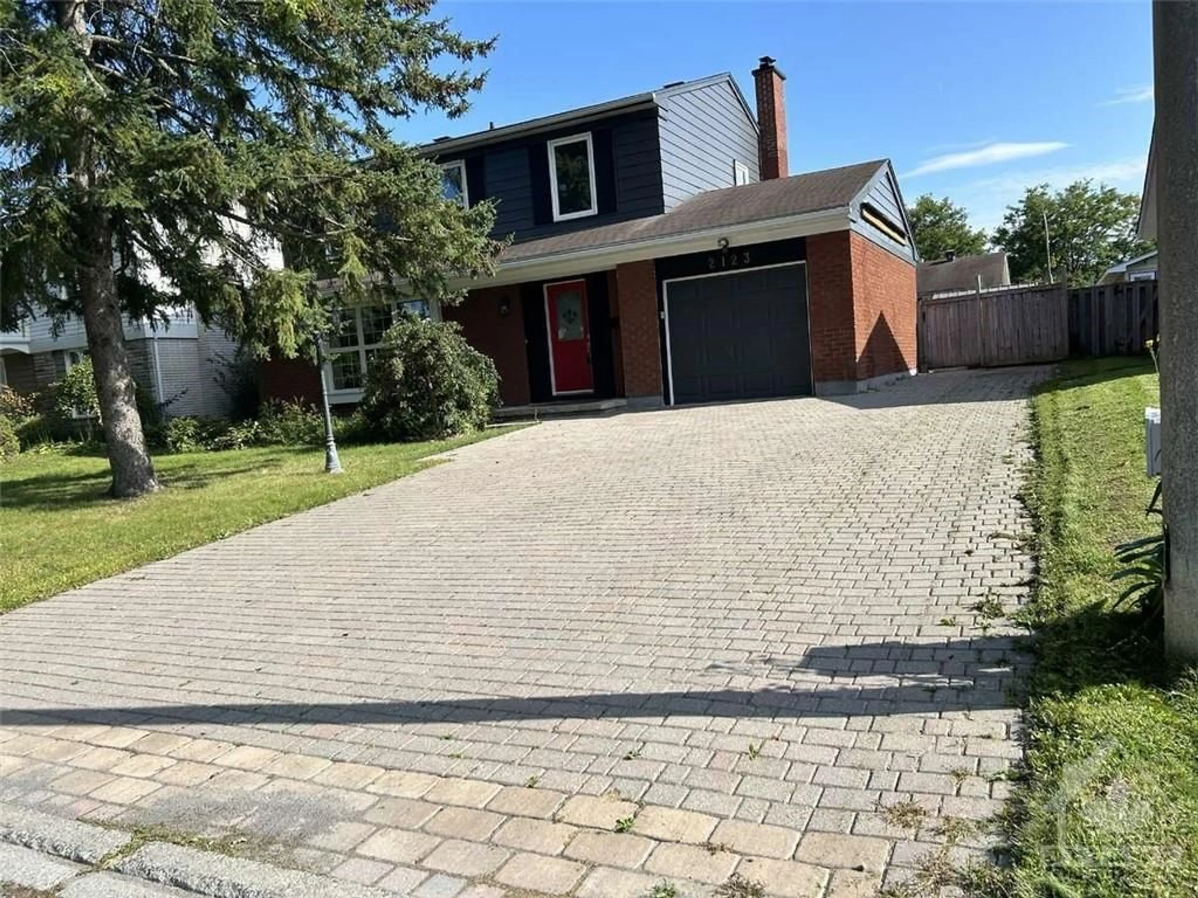 Home with brick exterior material for 2123 GRAFTON Cres, Ottawa Ontario K1J 6K7