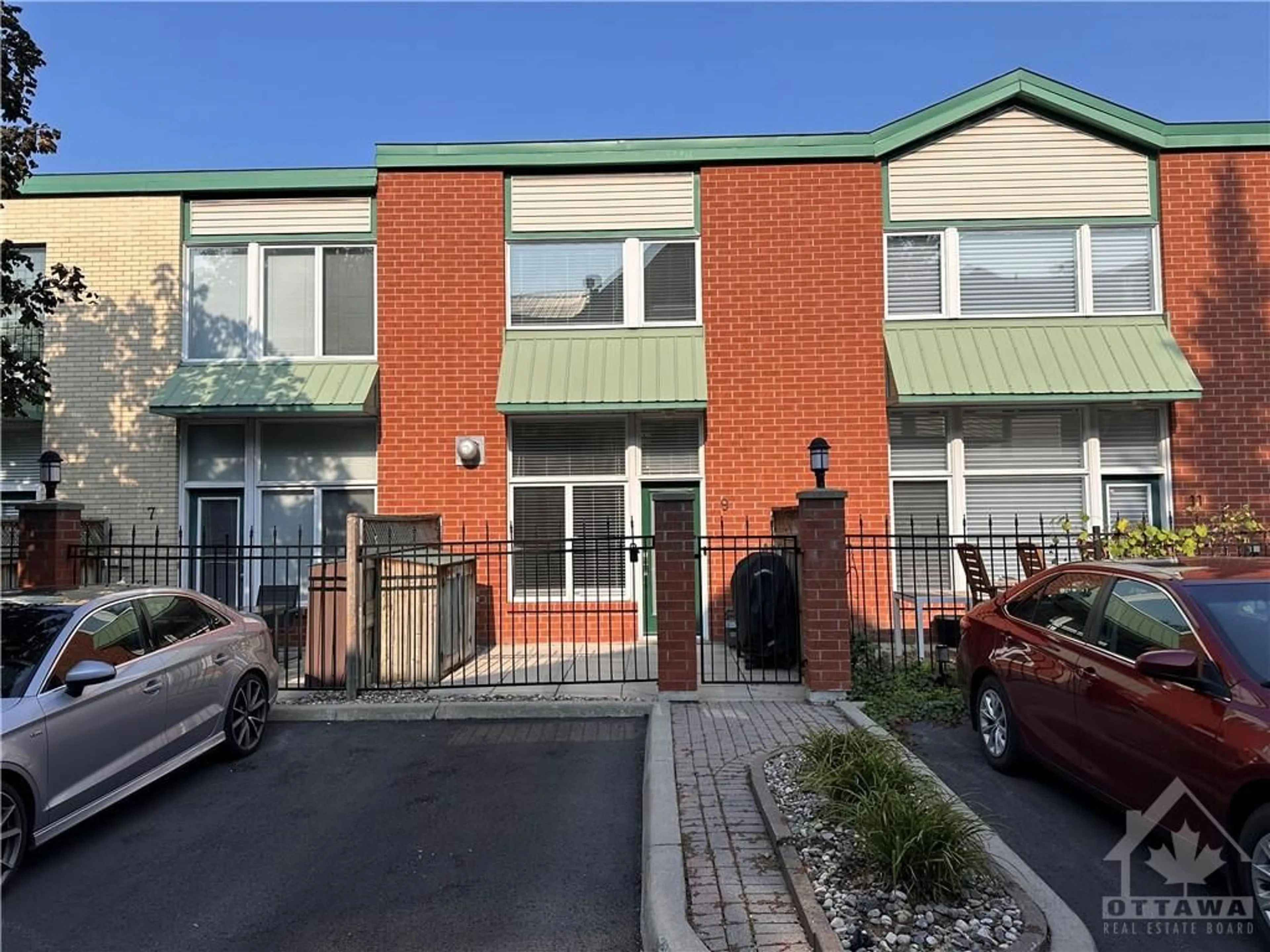 A pic from exterior of the house or condo for 170 CATHCART St #9, Ottawa Ontario K1N 5B9