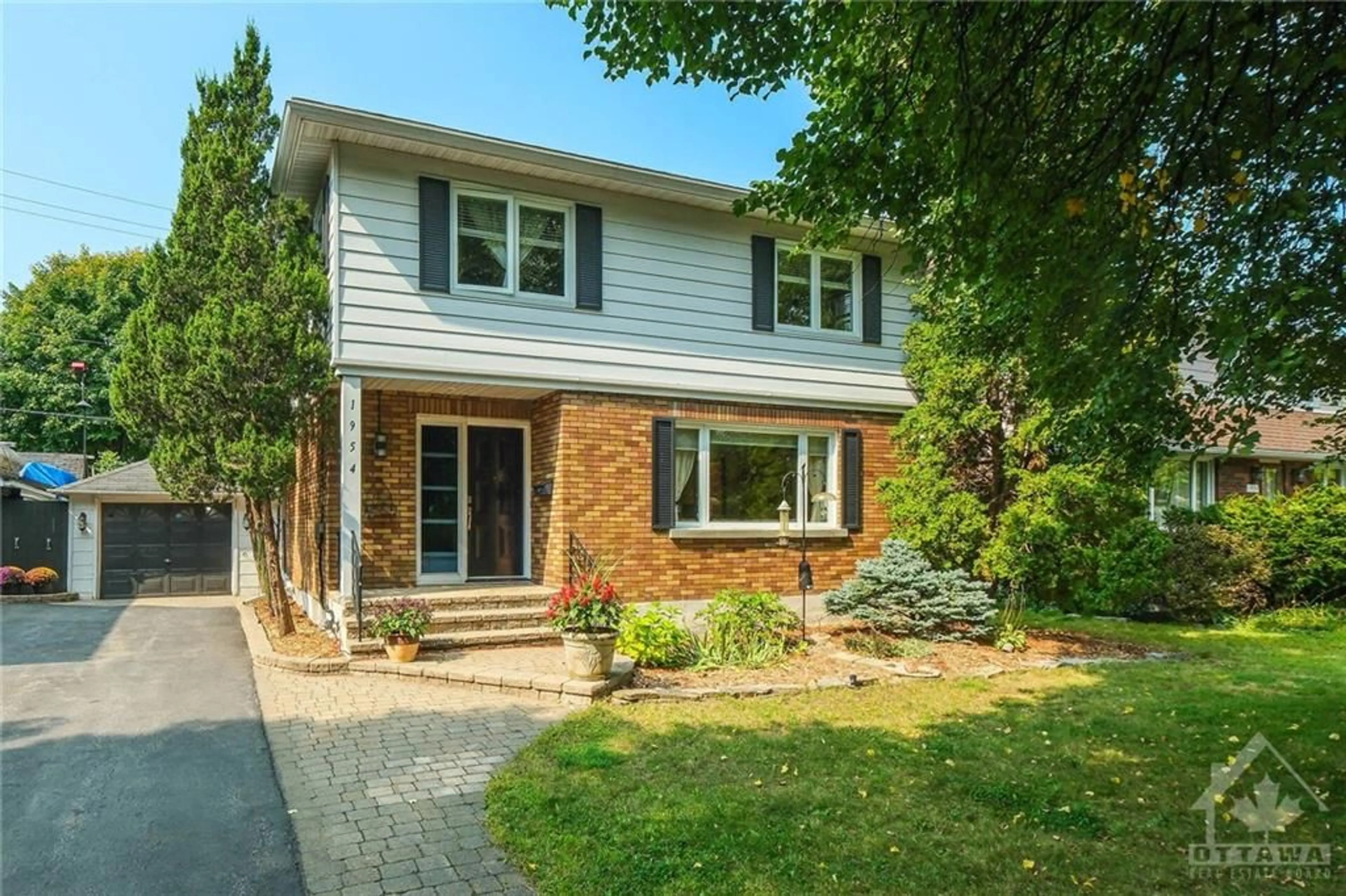 Home with brick exterior material for 1954 RUTH St, Ottawa Ontario K1G 2M2