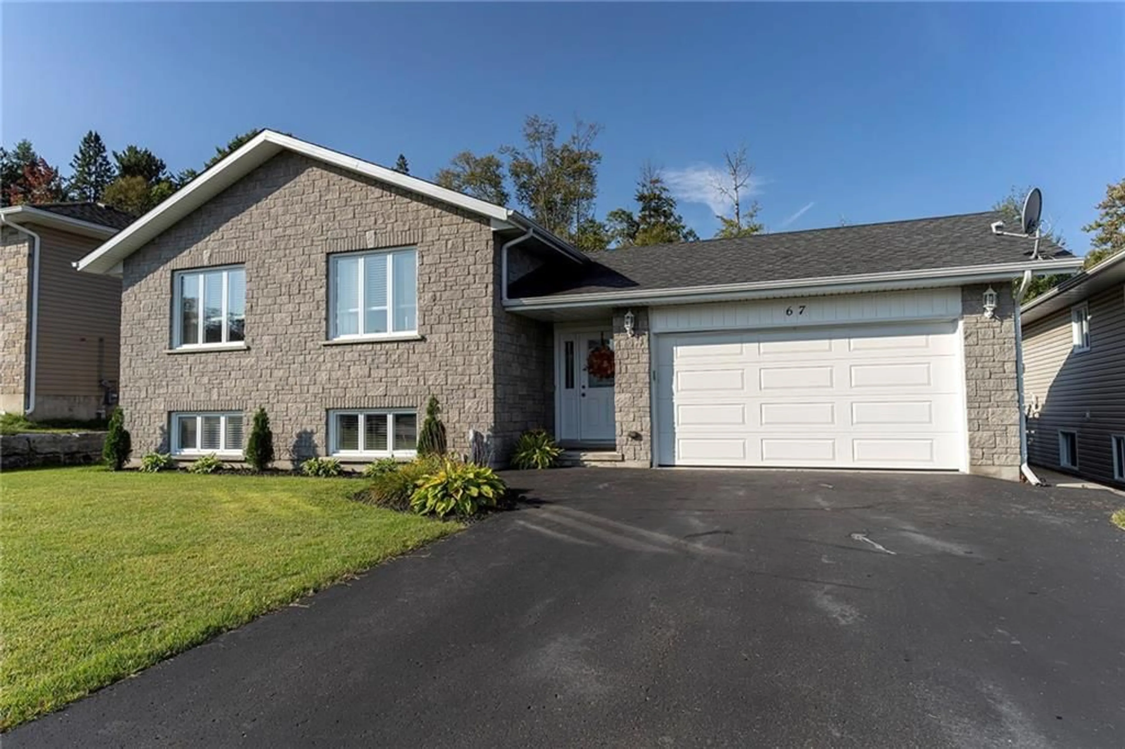 Frontside or backside of a home for 67 OAK Ave, Petawawa Ontario K8H 0B5