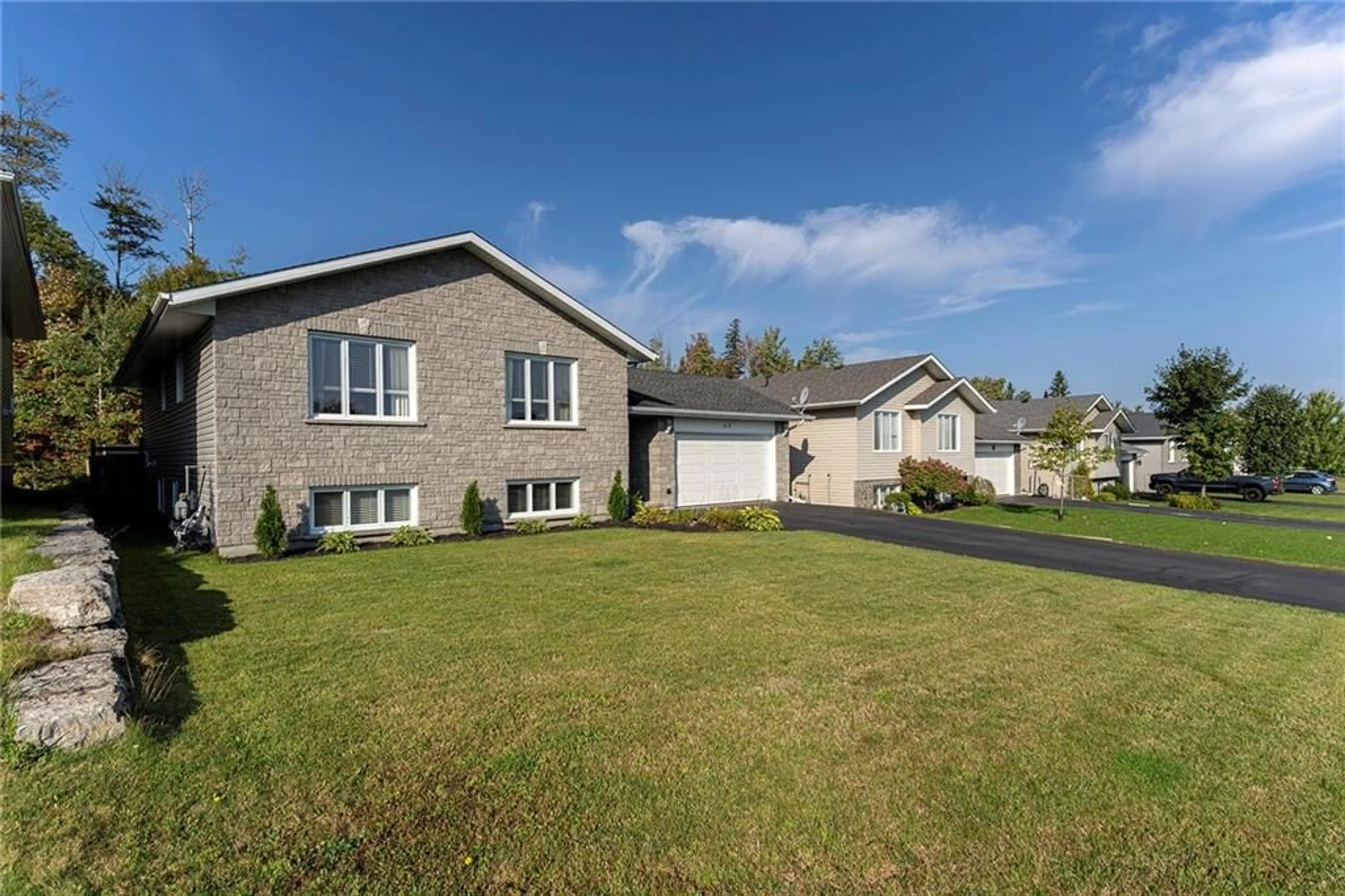 Frontside or backside of a home for 67 OAK Ave, Petawawa Ontario K8H 0B5