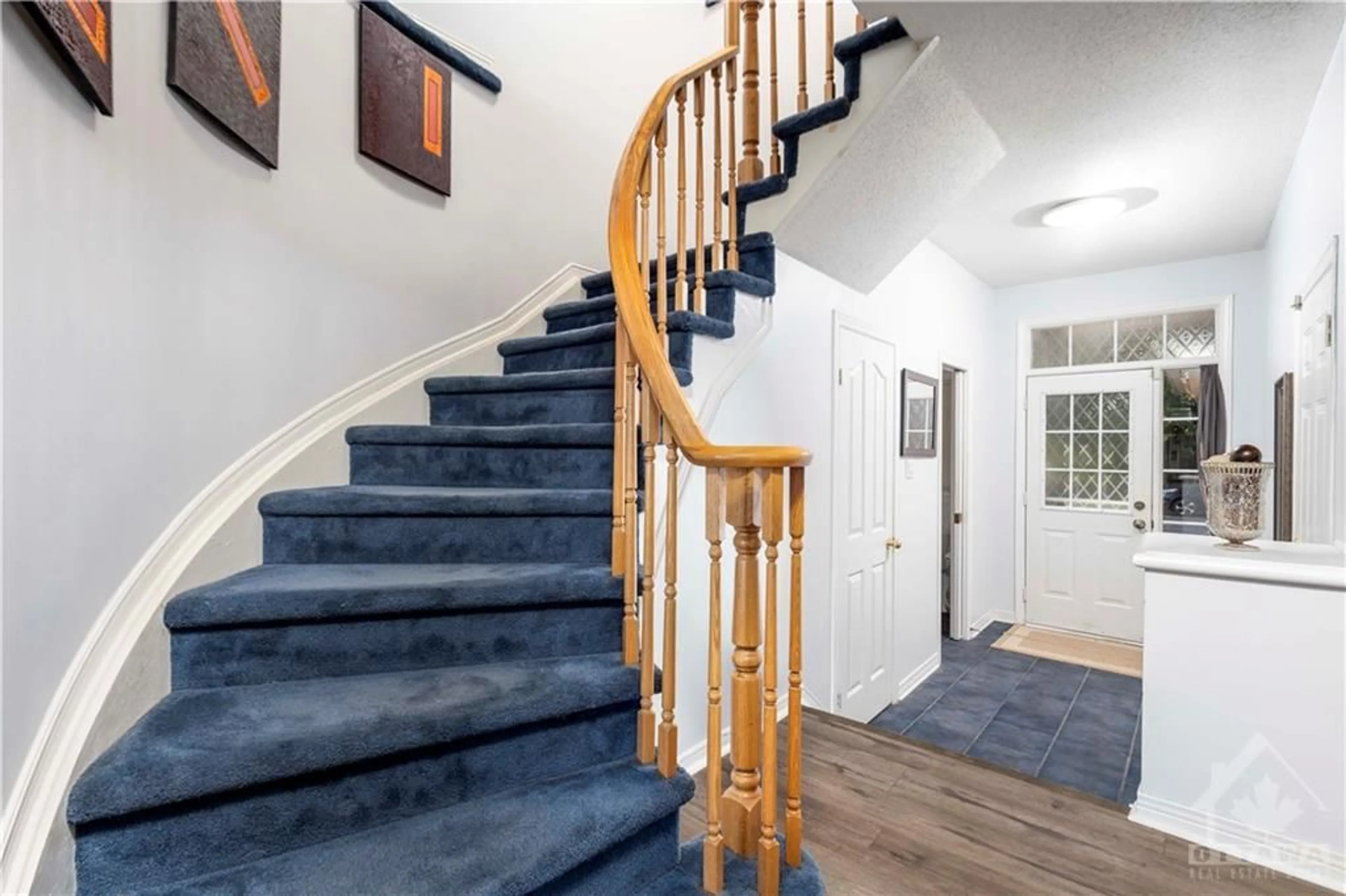 Stairs for 939 MARKWICK Cres, Ottawa Ontario K4A 4J1