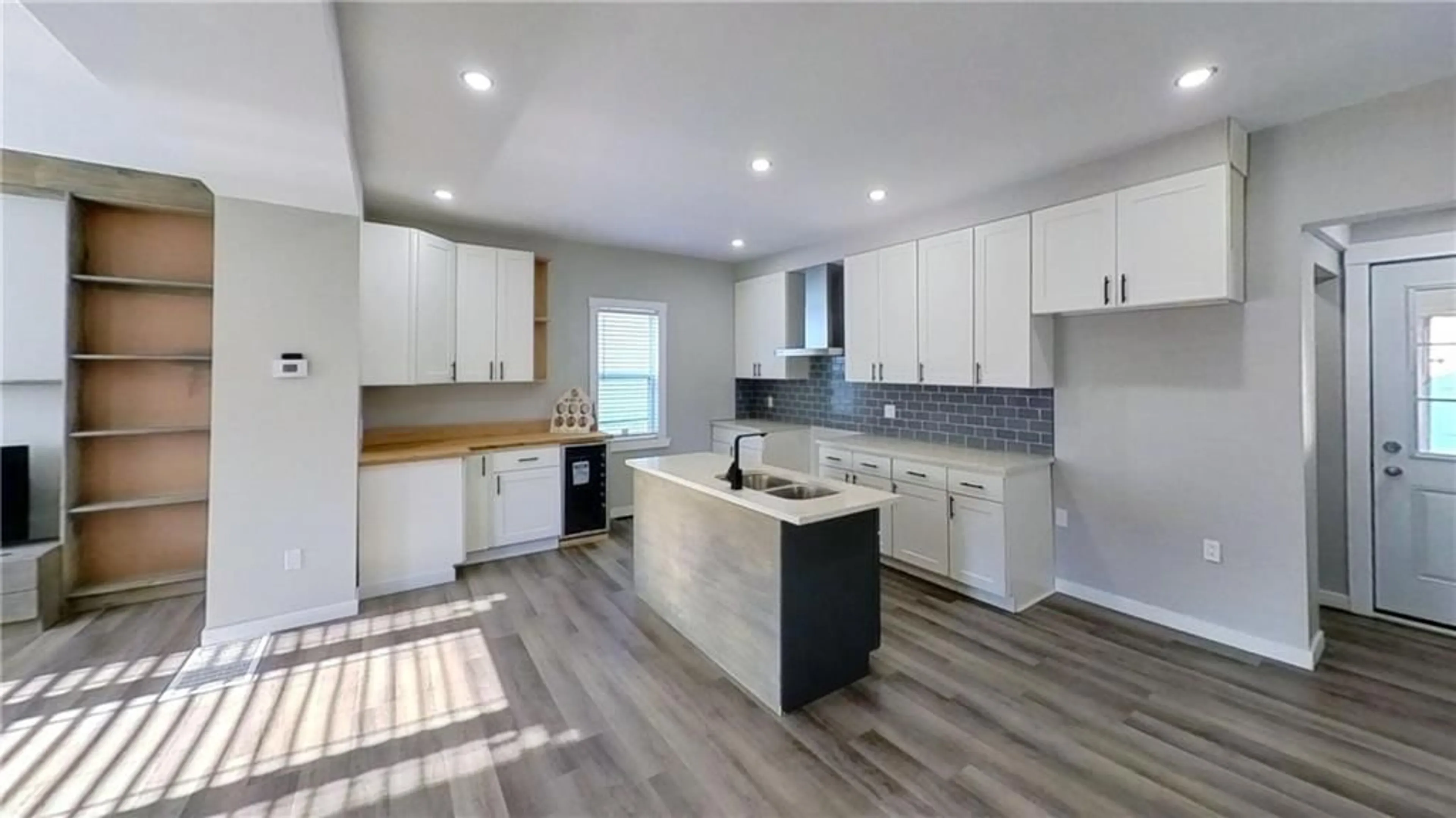 Open concept kitchen for 10 MILLVILLE Ave, Cornwall Ontario K6H 4K4