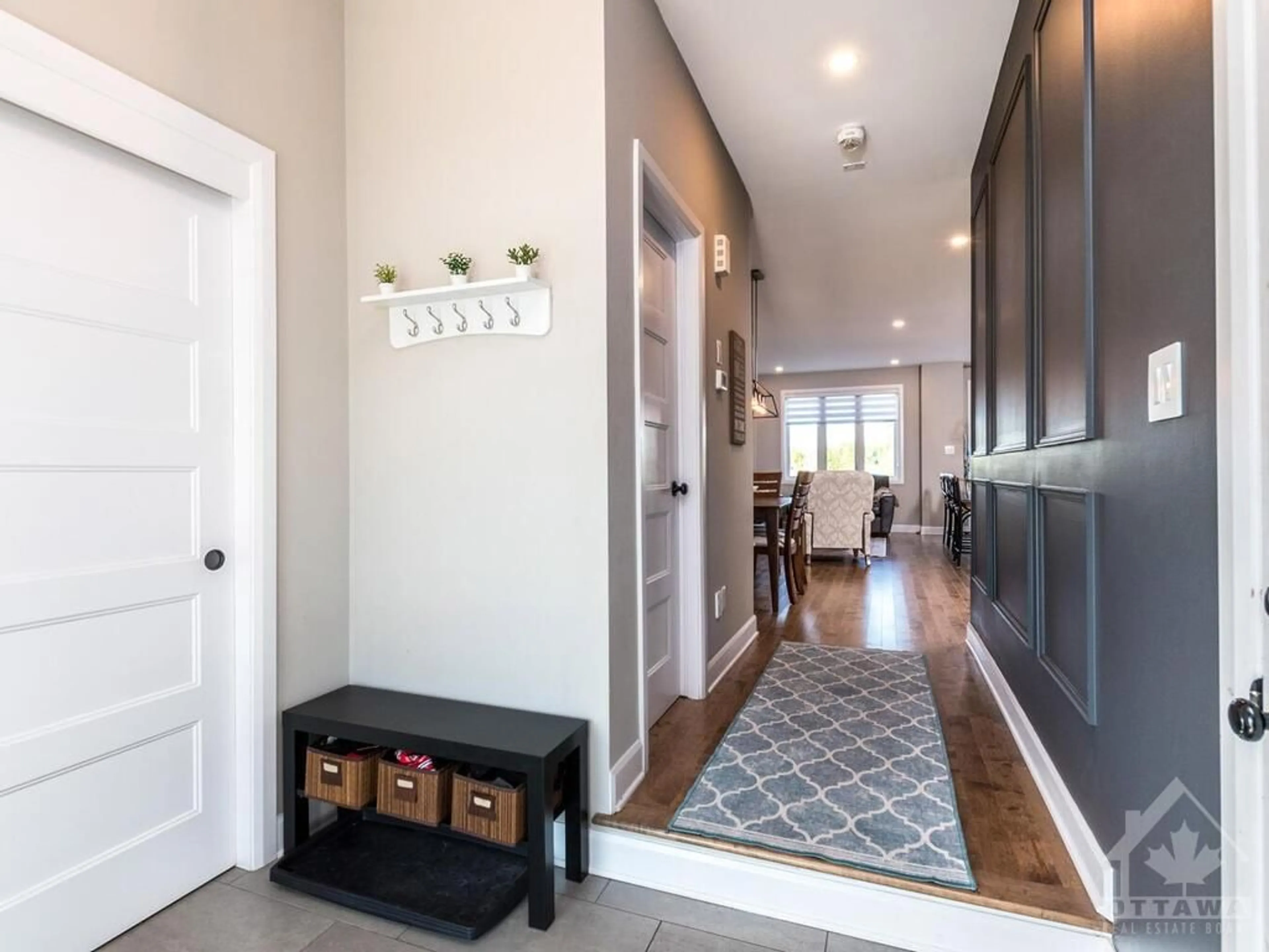 Indoor entryway for 227 MOUNTAIN SORREL Way, Ottawa Ontario K4A 1H3