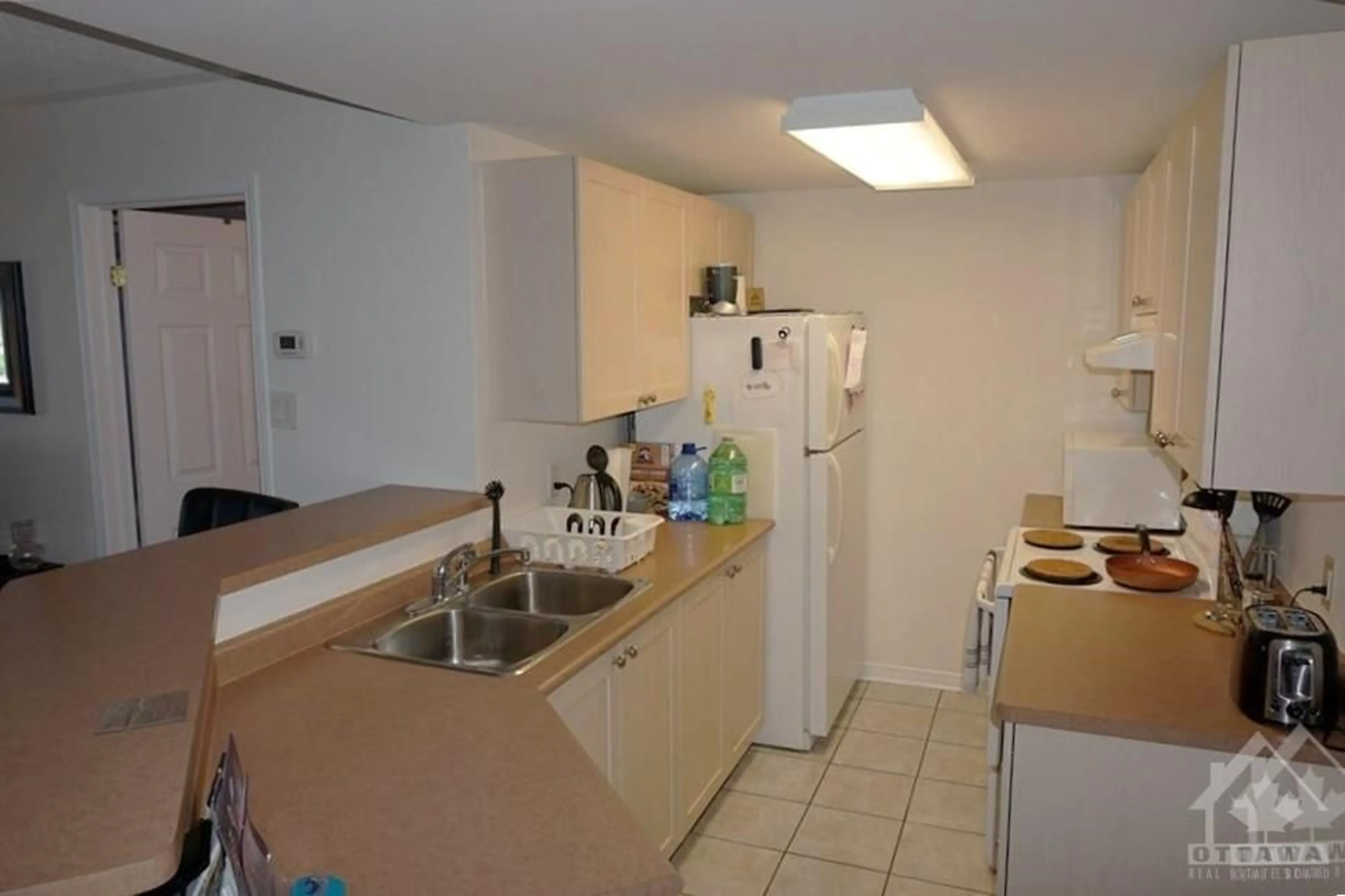 Standard kitchen, not visible floor, cottage for 310 CENTRAL PARK Dr #9D, Ottawa Ontario K2C 4G4