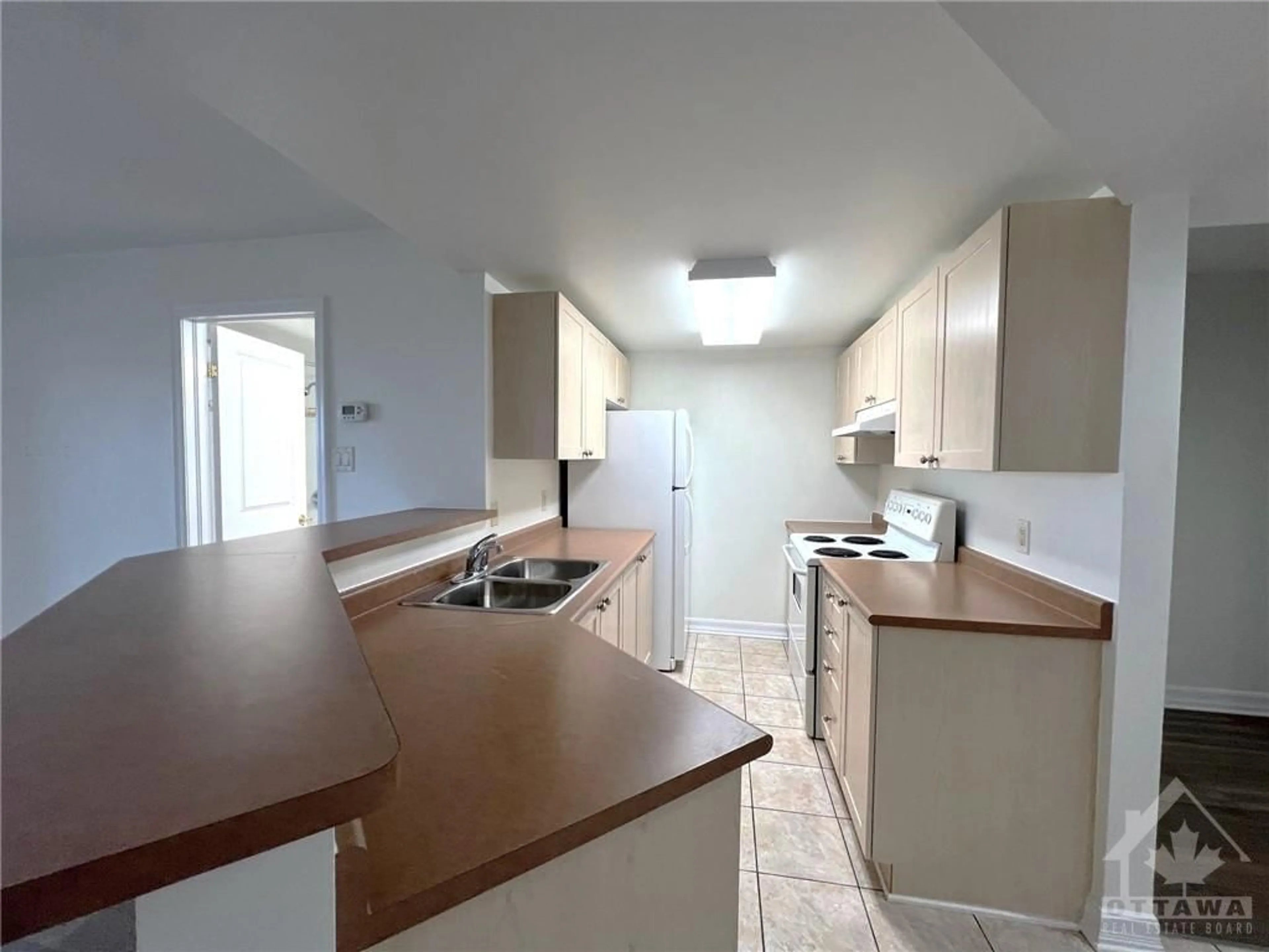 Standard kitchen, not visible floor, cottage for 310 CENTRAL PARK Dr #7D, Ottawa Ontario K2C 4G4