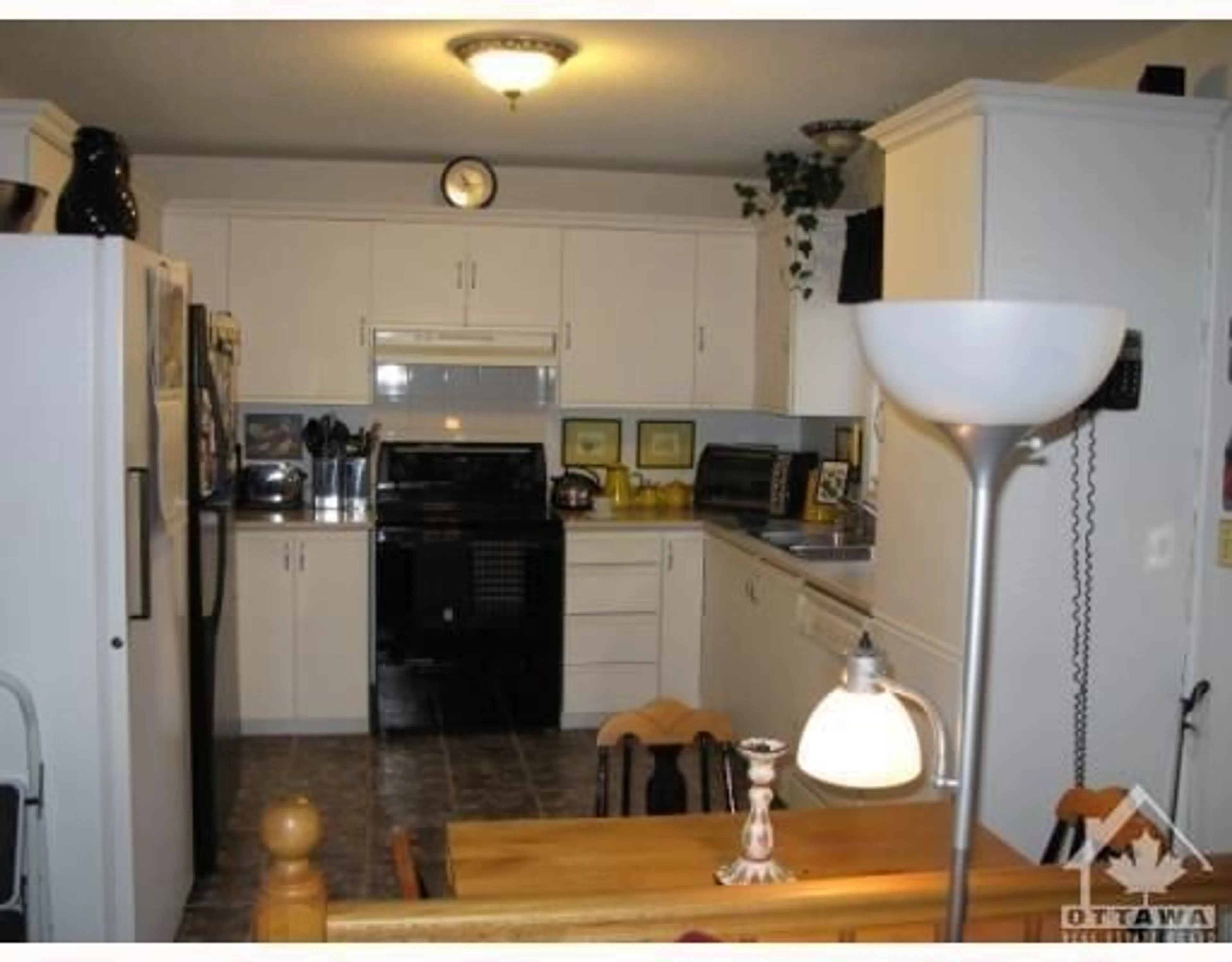 Standard kitchen, wood floors, cottage for 3466 WYMAN Cres, Ottawa Ontario K1V 0P3