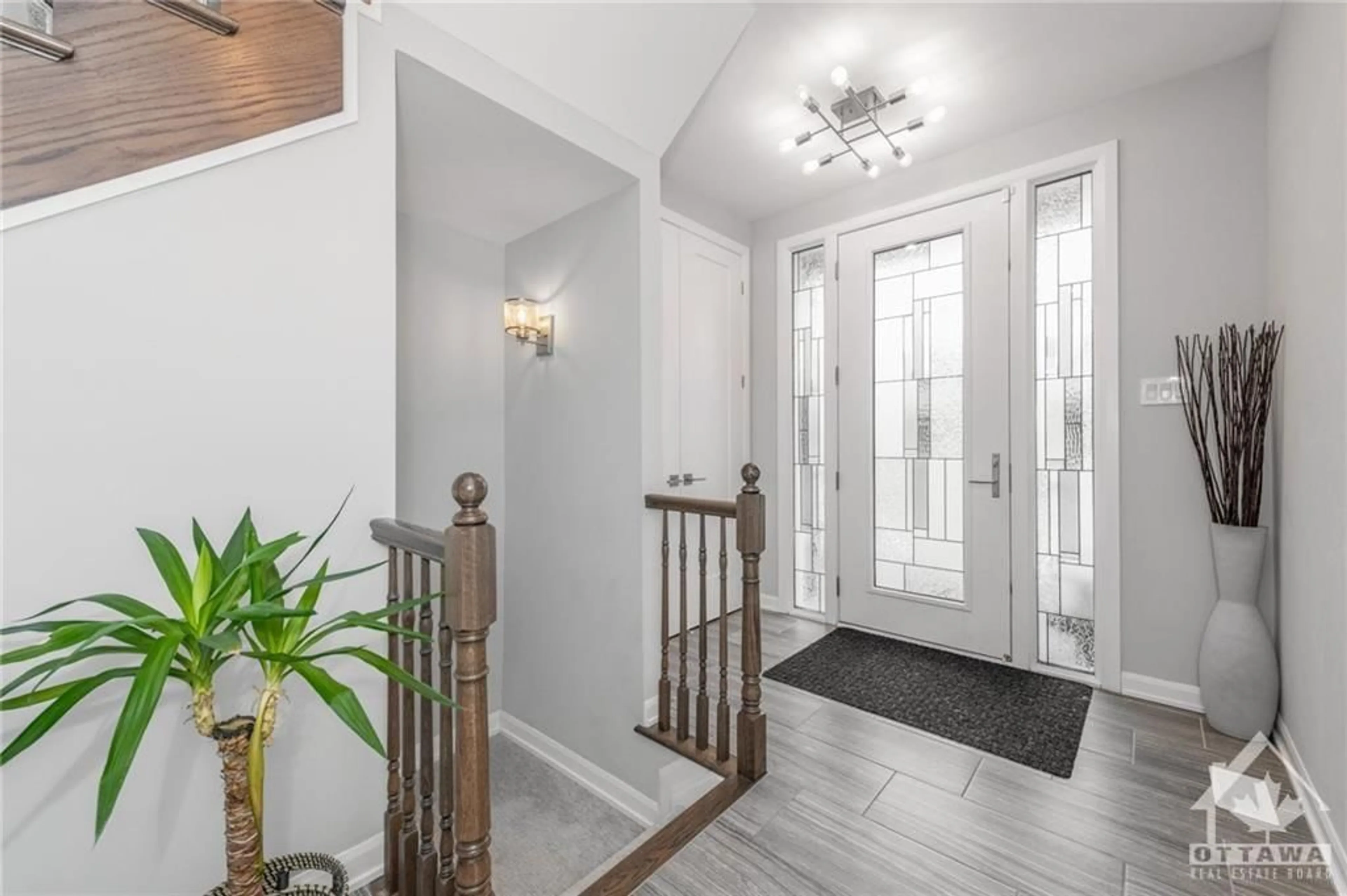 Indoor entryway for 1007 OFFLEY Rd, Ottawa Ontario K4M 0N4