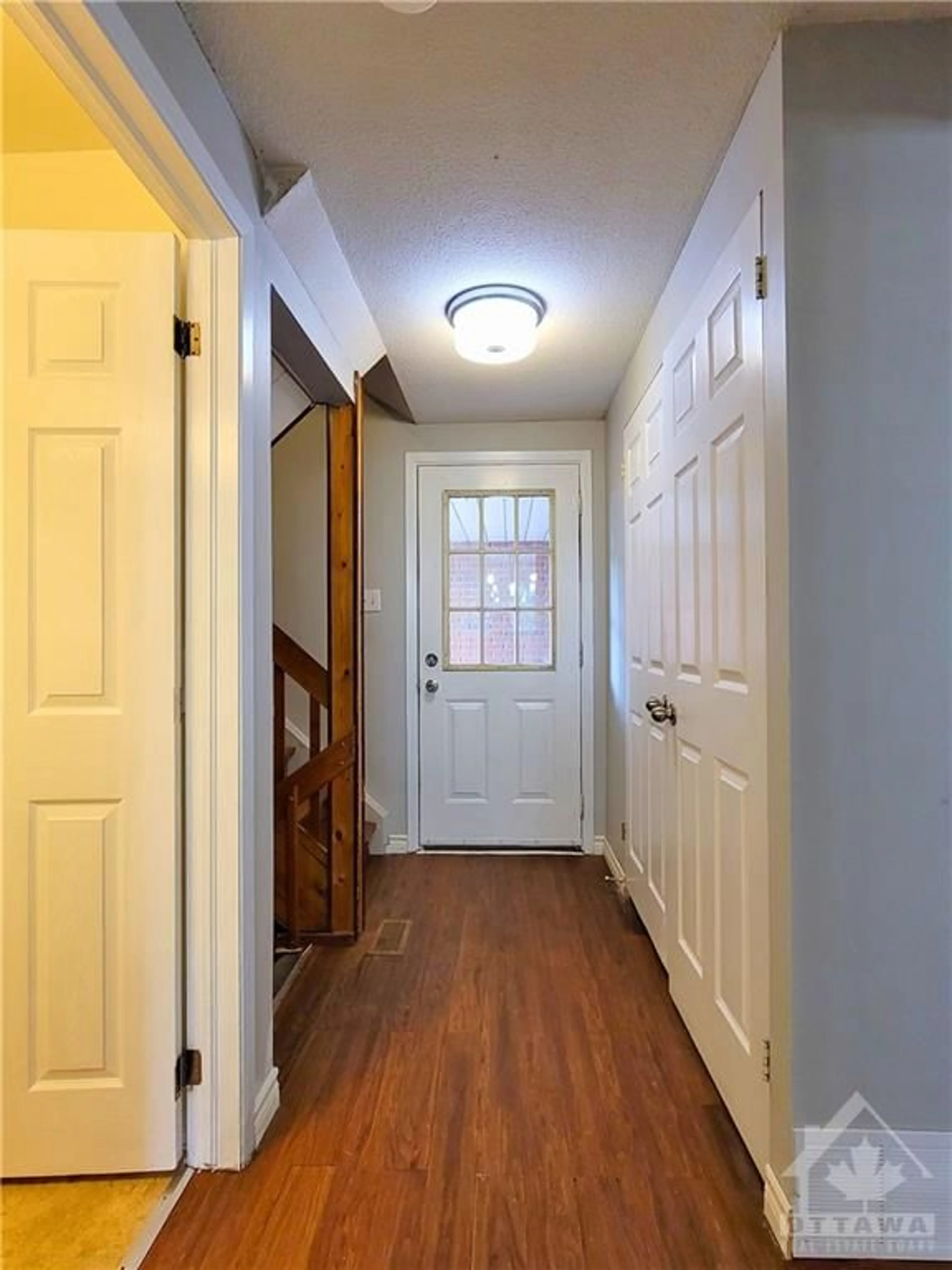 Indoor entryway, wood floors for 1460 HEATHERINGTON Rd #H, Ottawa Ontario K1V 6S1