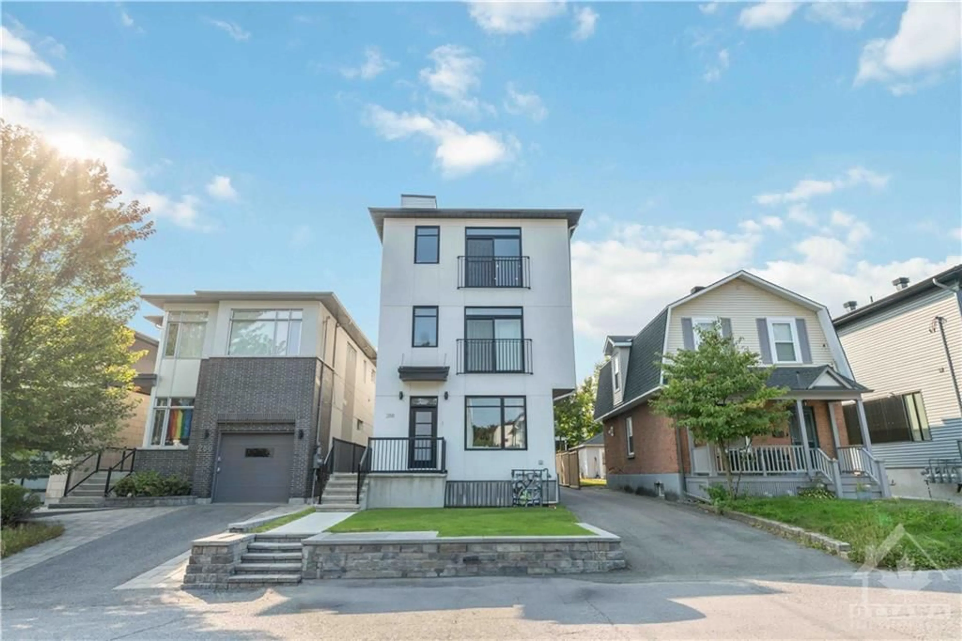 A pic from exterior of the house or condo, the street view for 288 DUNCAIRN Ave, Ottawa Ontario K1Z 7G9