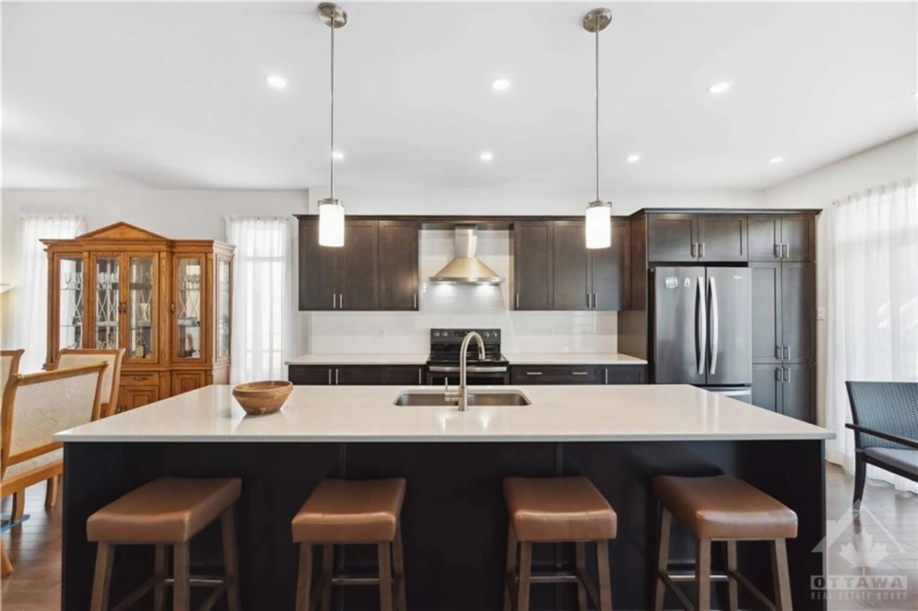 Contemporary kitchen for 219 PINGWI Pl, Ottawa Ontario K1X 0G1