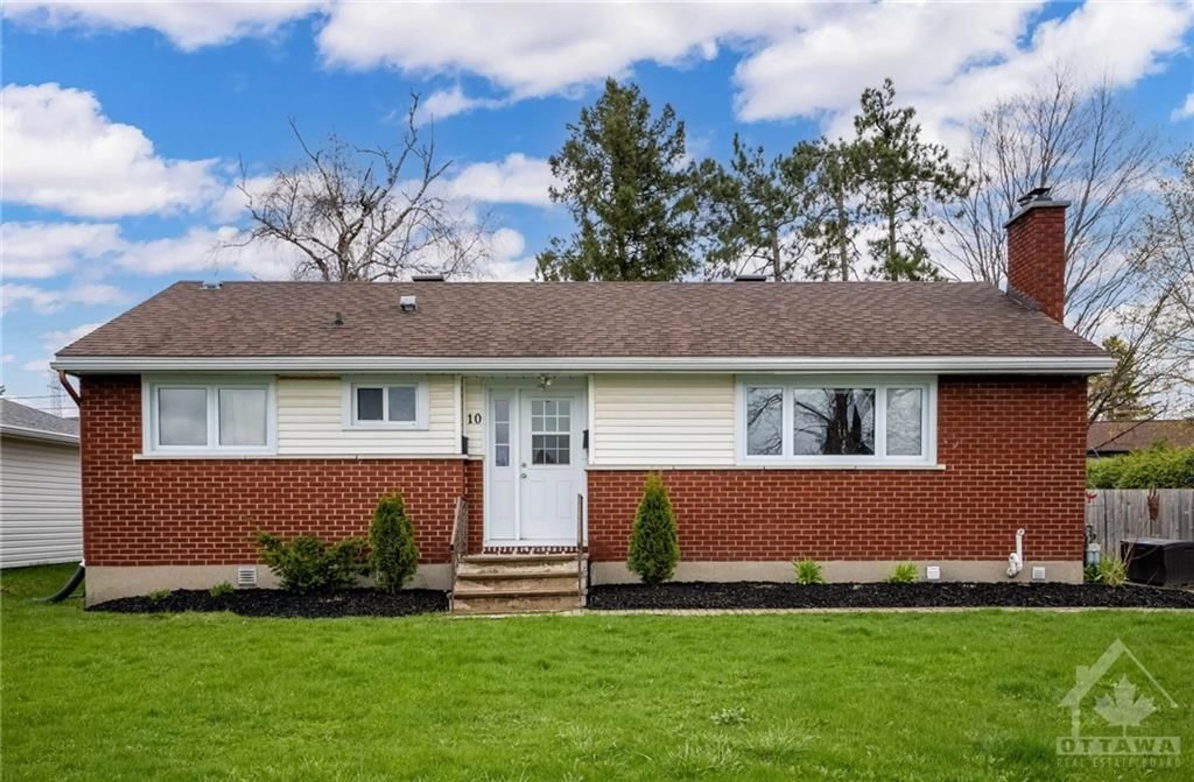 Home with brick exterior material for 10 ROUNDHAY Dr, Ottawa Ontario K2G 1B5