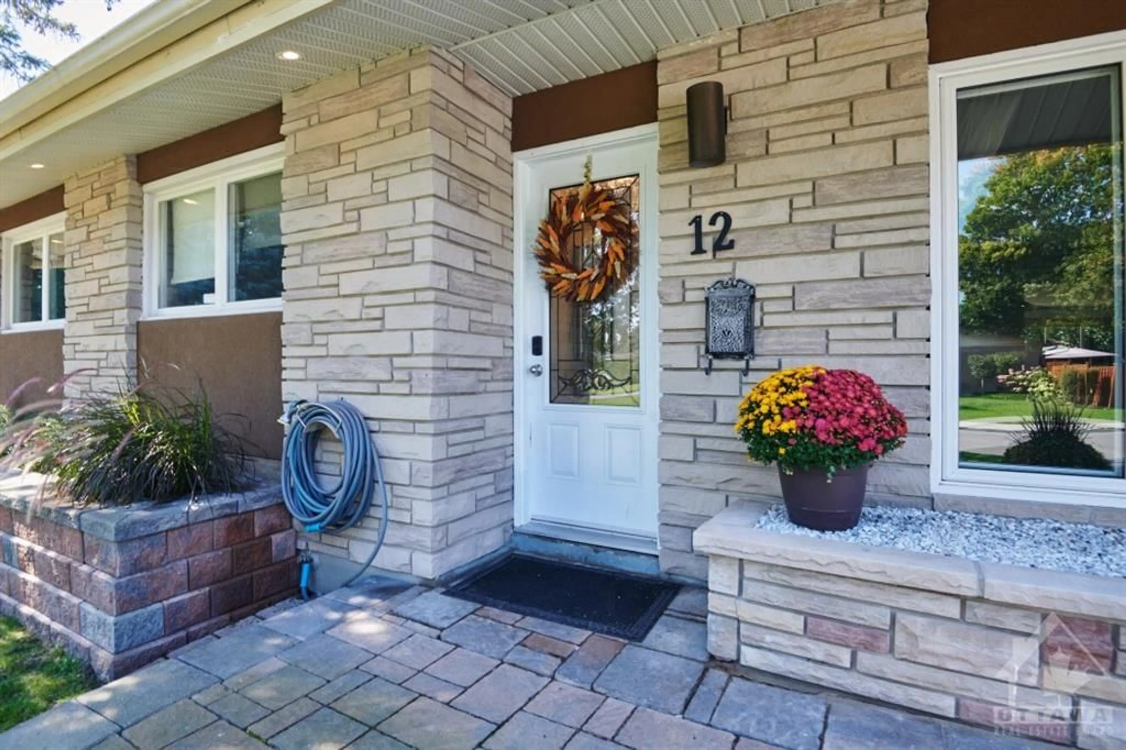 Indoor entryway, ceramic floors for 12 BEDALE Dr, Ottawa Ontario K2H 5M1