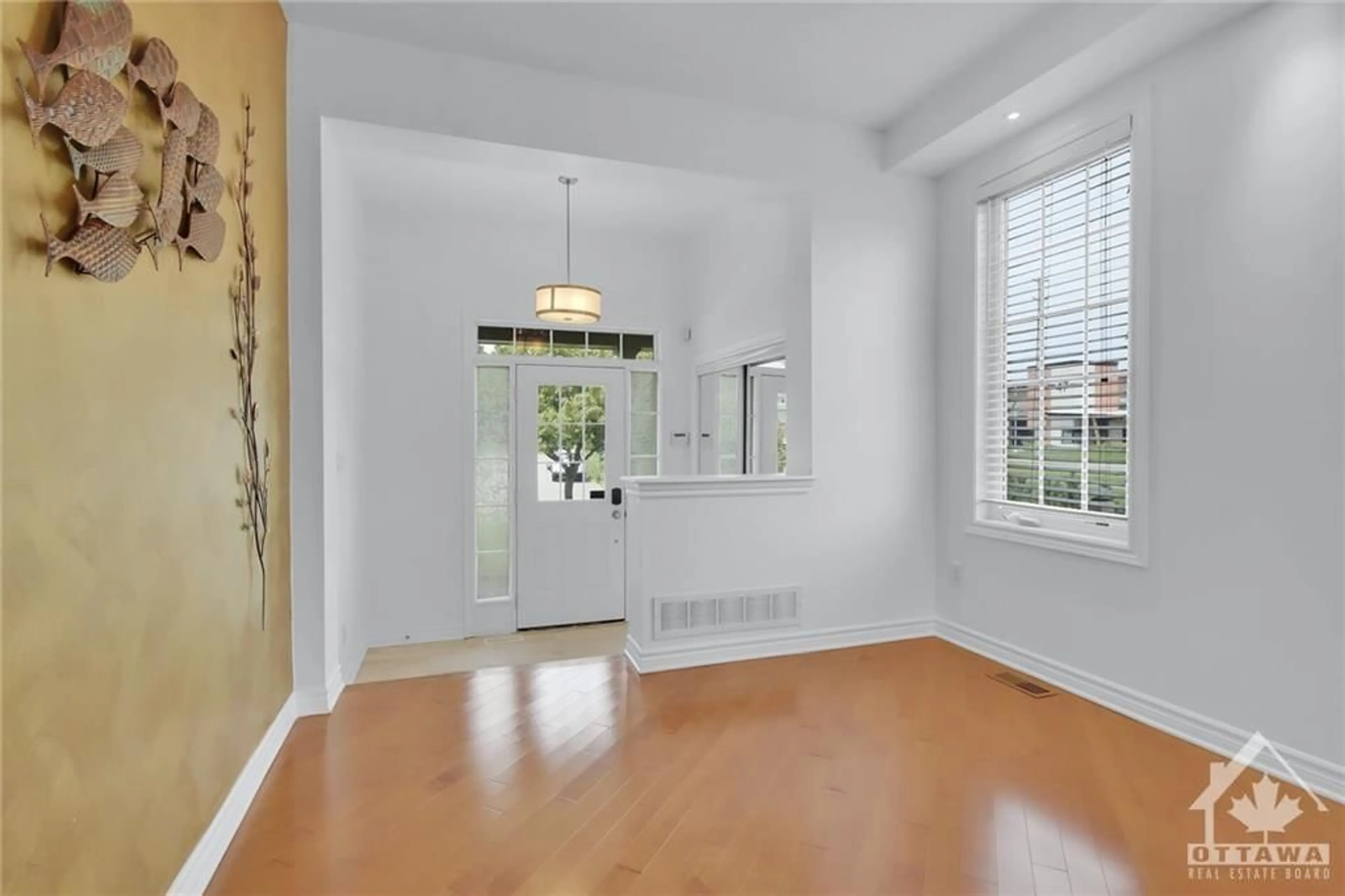 Indoor entryway, wood floors for 2222 SUNSET COVE Cir, Ottawa Ontario K2J 0J9