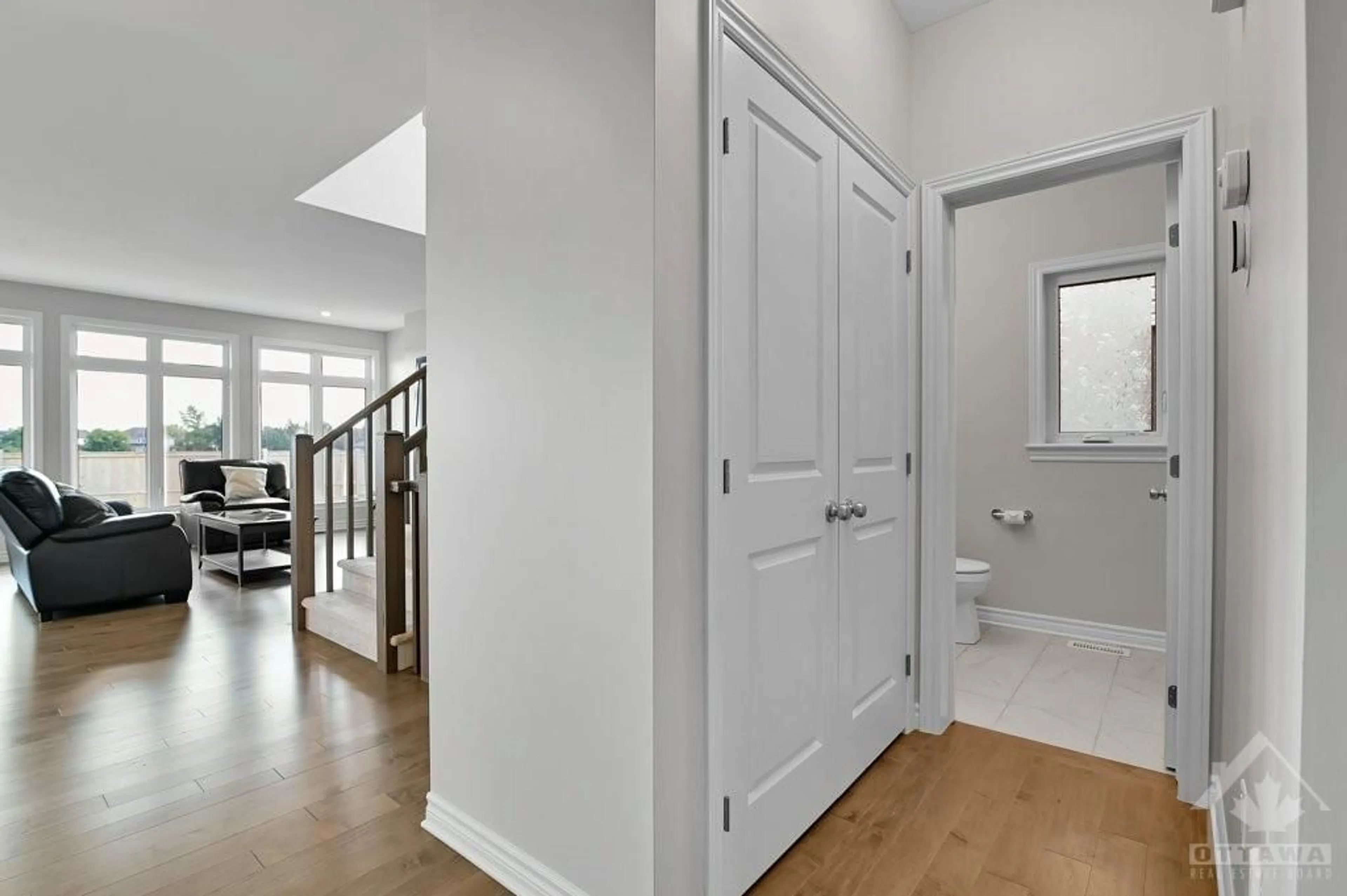 Indoor entryway, wood floors for 844 SNOWDROP Cres, Ottawa Ontario K1T 0E9