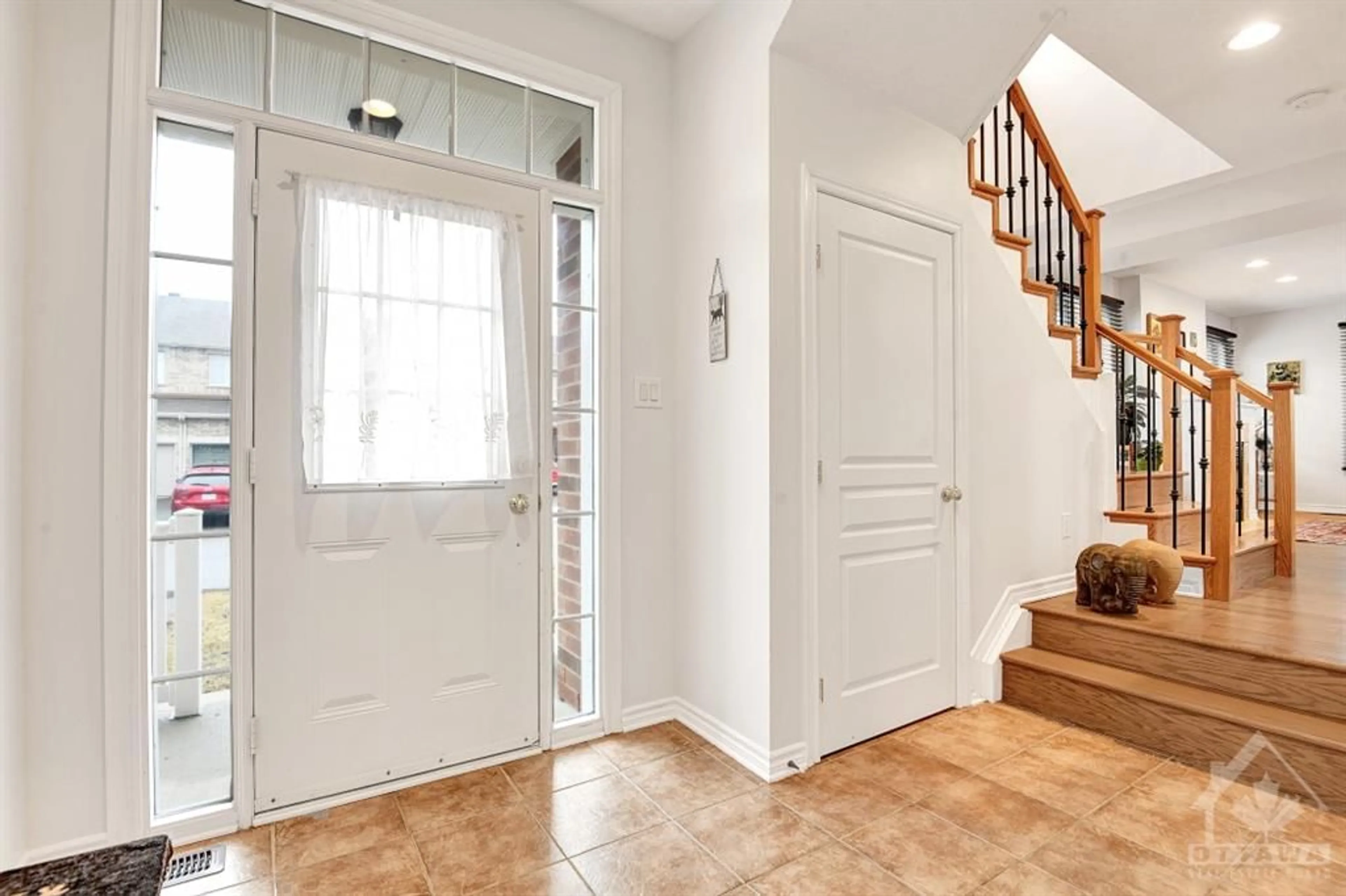 Indoor entryway, wood floors for 347 ROYAL FERN Way, Ottawa Ontario K1V 2K7