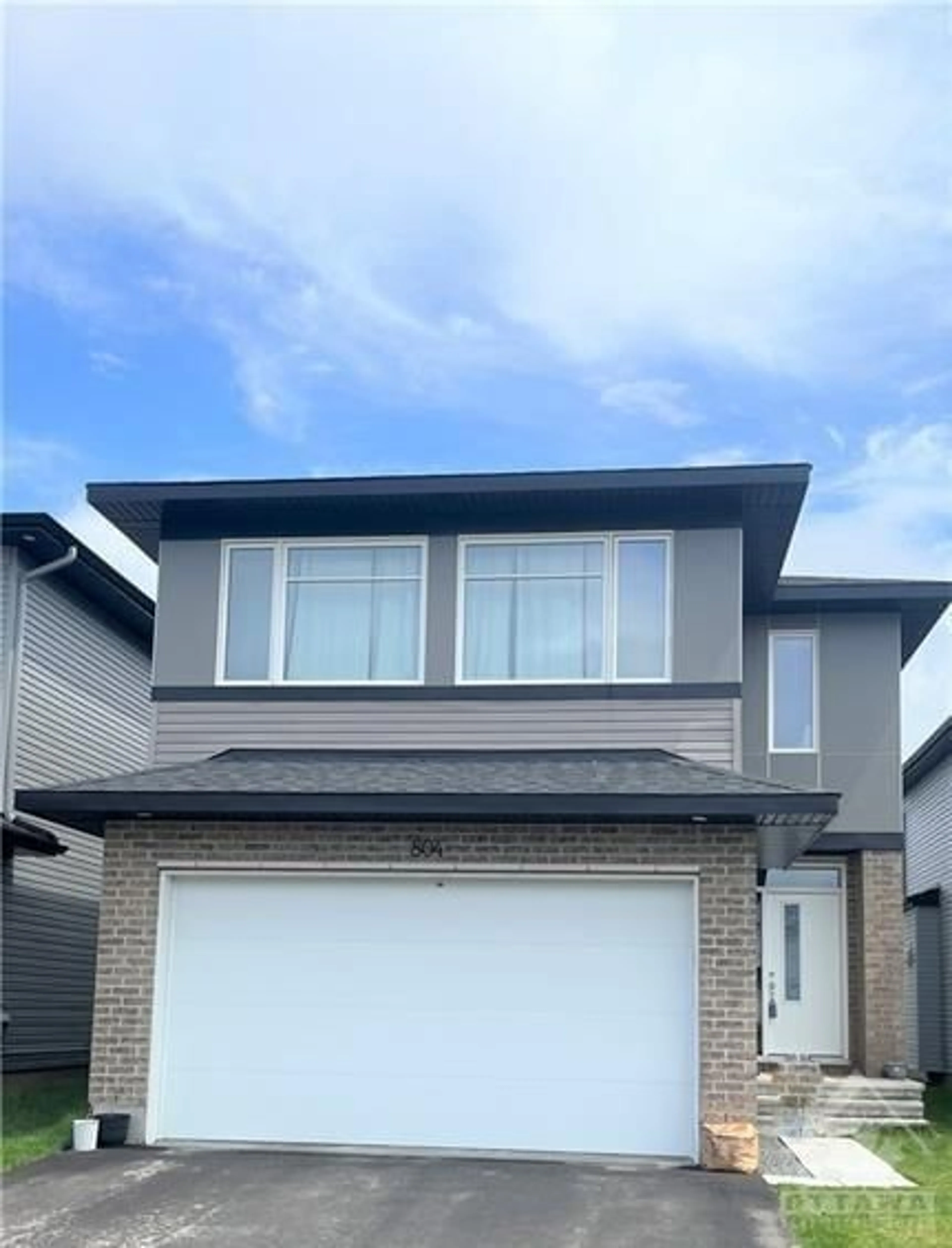 Frontside or backside of a home for 804 SENDERO Way, Stittsville Ontario K2S 2W8