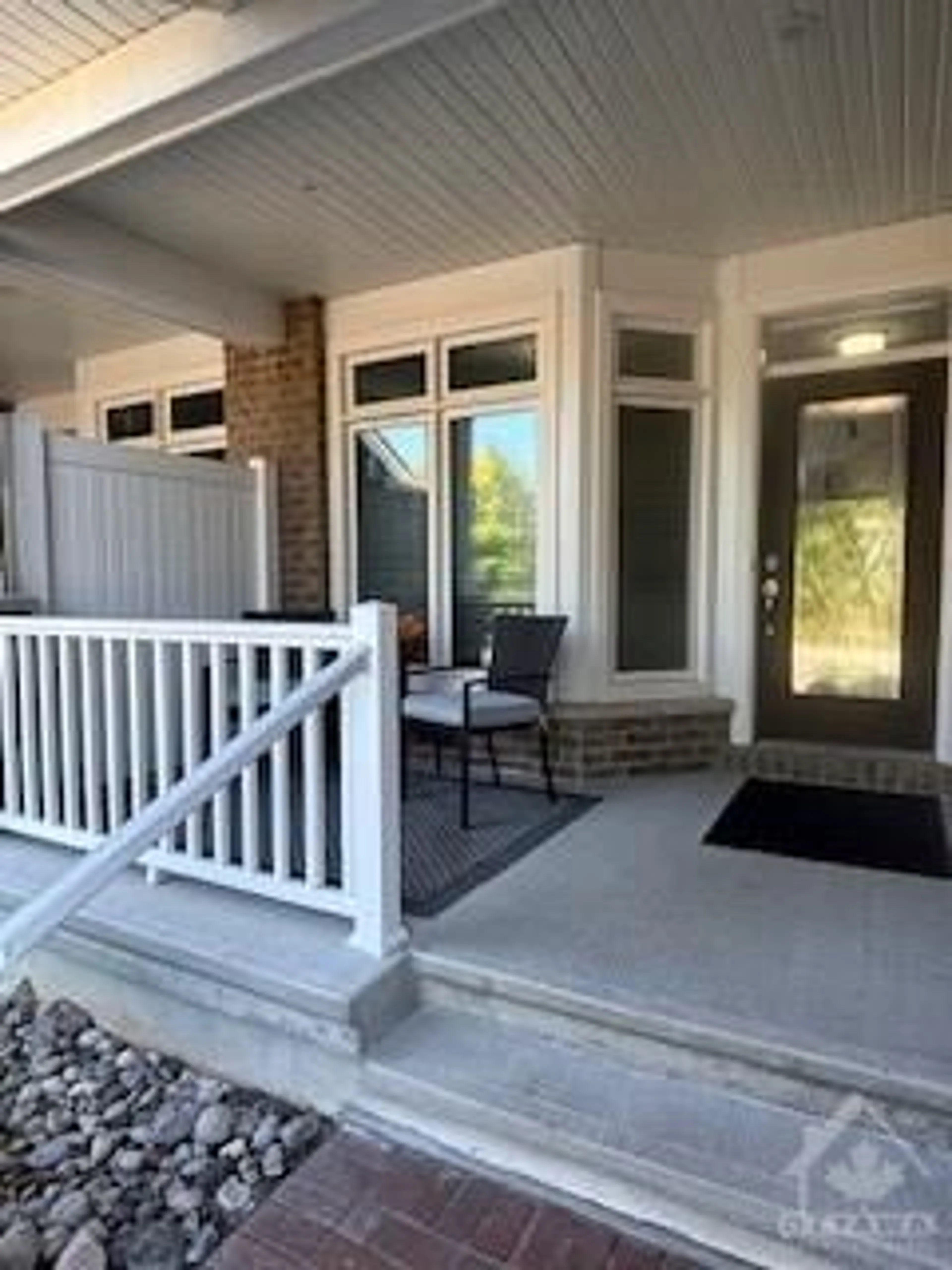 Indoor entryway for 502 SILVERBELL Cres, Ottawa Ontario K0A 2P0