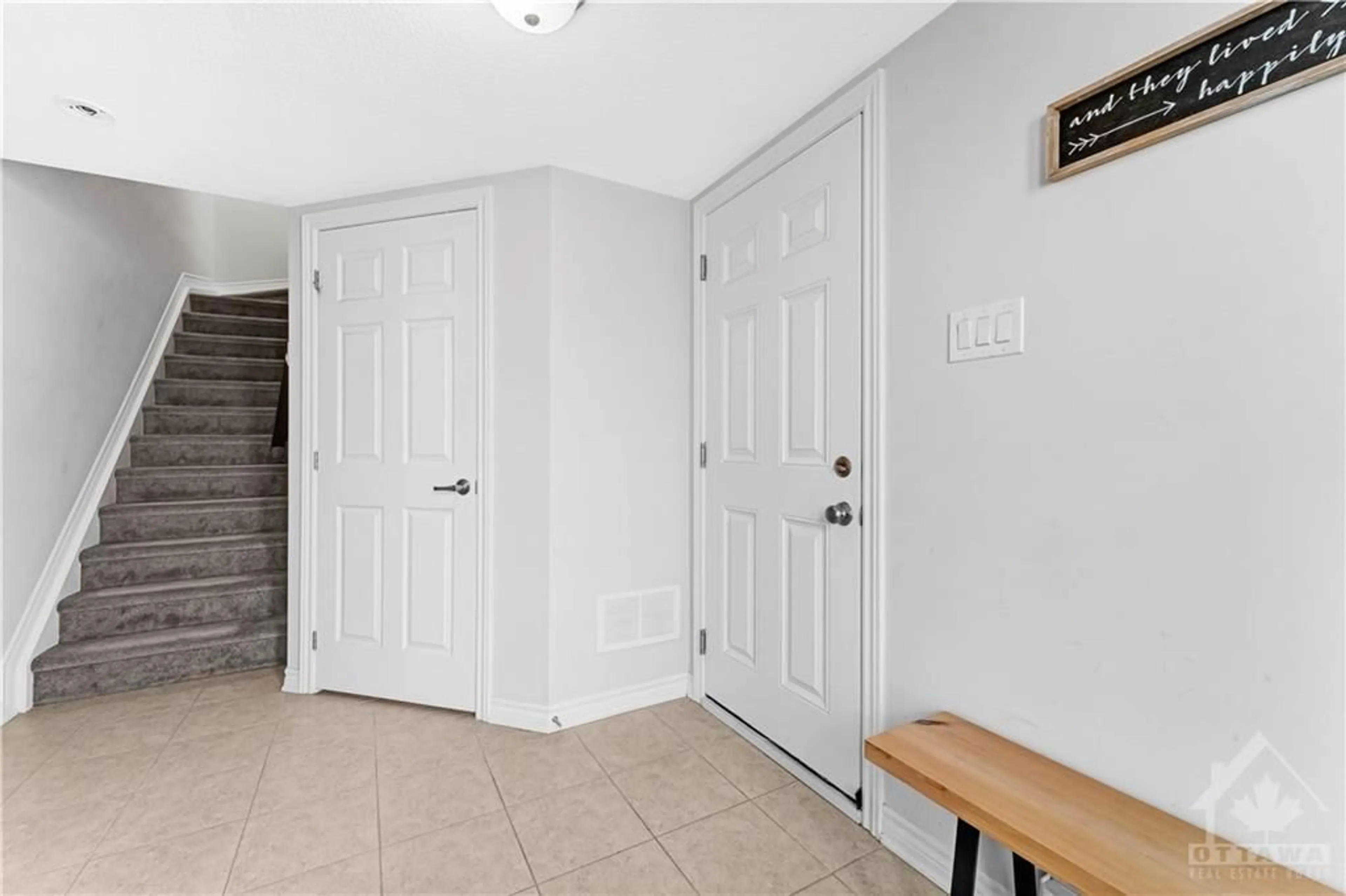 Indoor entryway for 74 FEATHERTOP Lane, Stittsville Ontario K2V 0K7