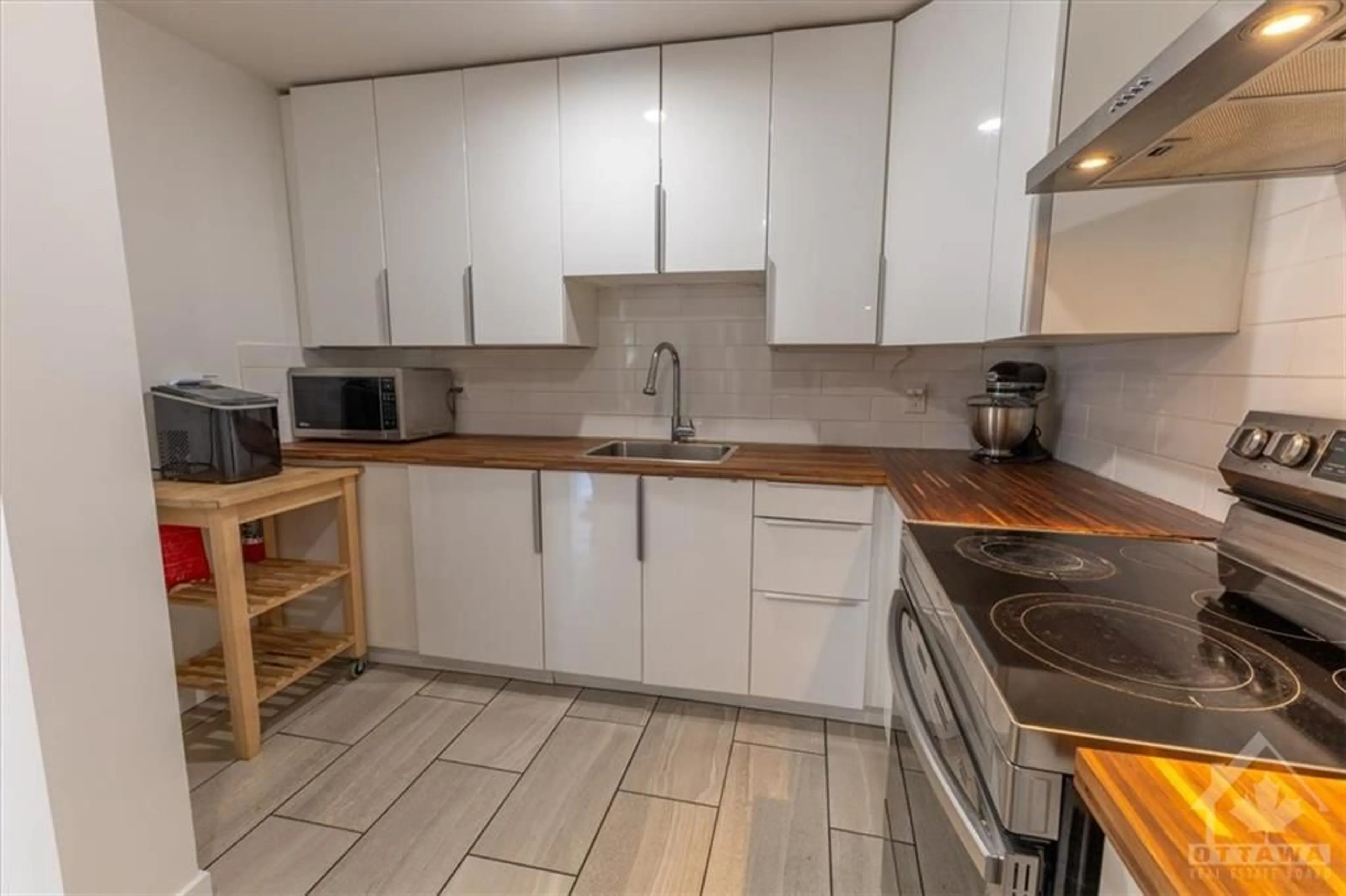 Standard kitchen, cottage for 274 DES VISONS Pl, Ottawa Ontario K1E 2Y7