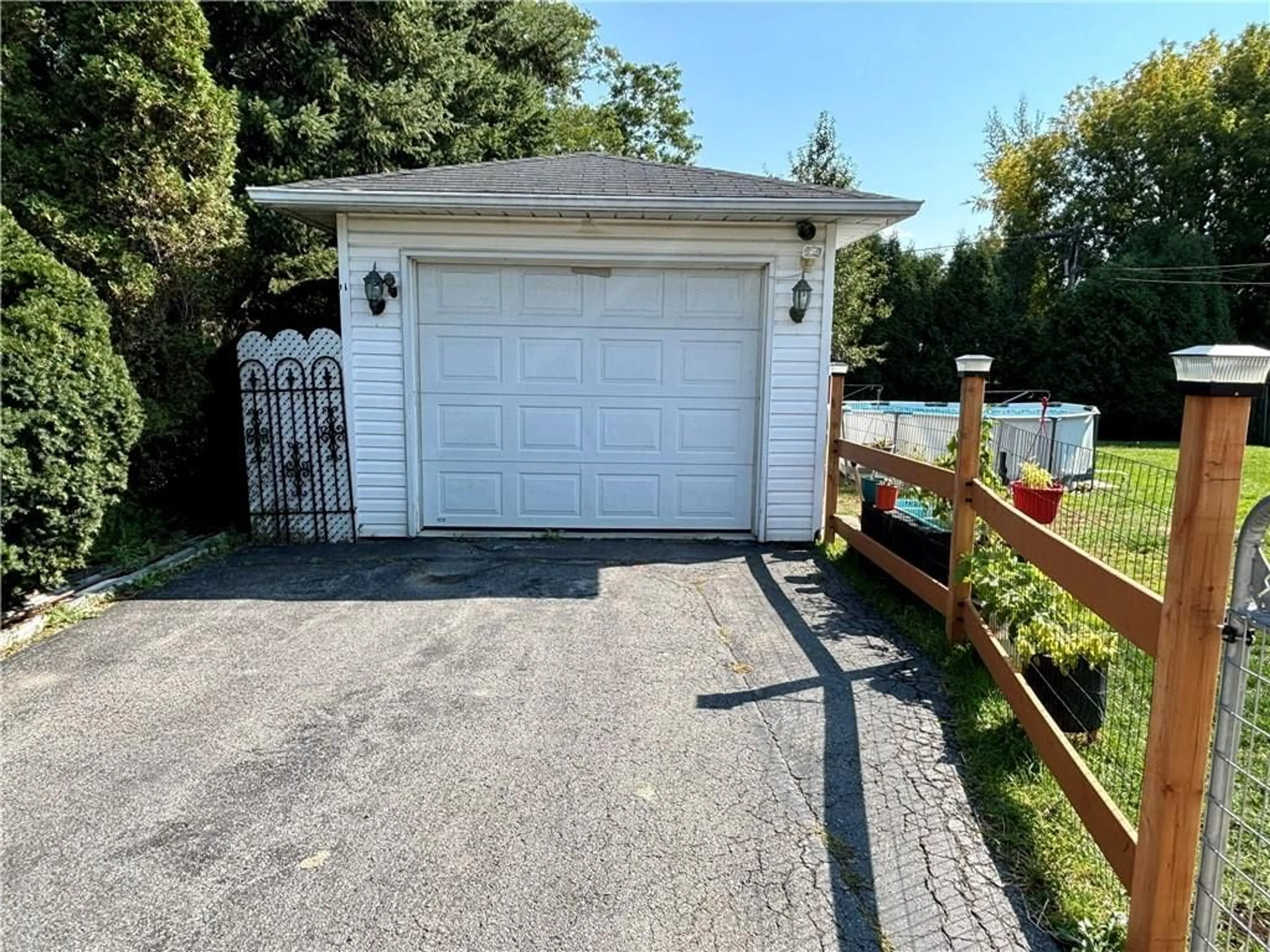 Shed for 1007 LASALLE Rd, Cornwall Ontario K6H 2W2