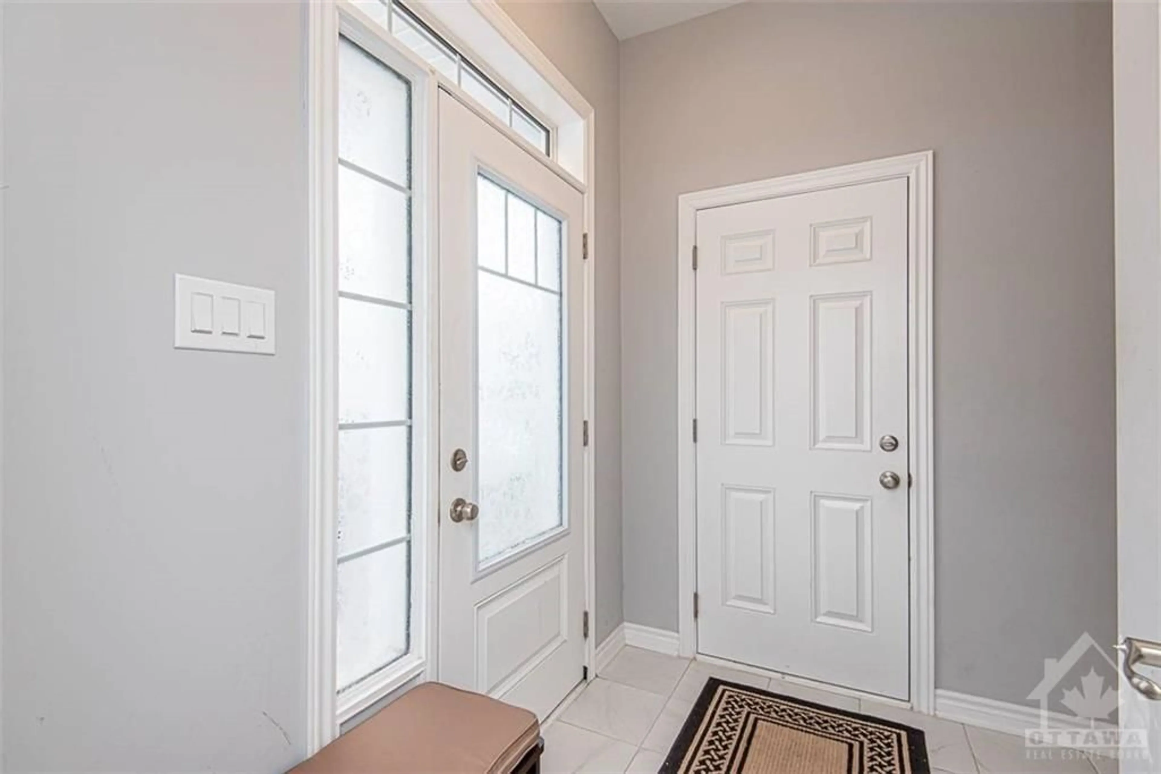 Indoor entryway for 547 CATLEAF Row, Ottawa Ontario K4A 5J3