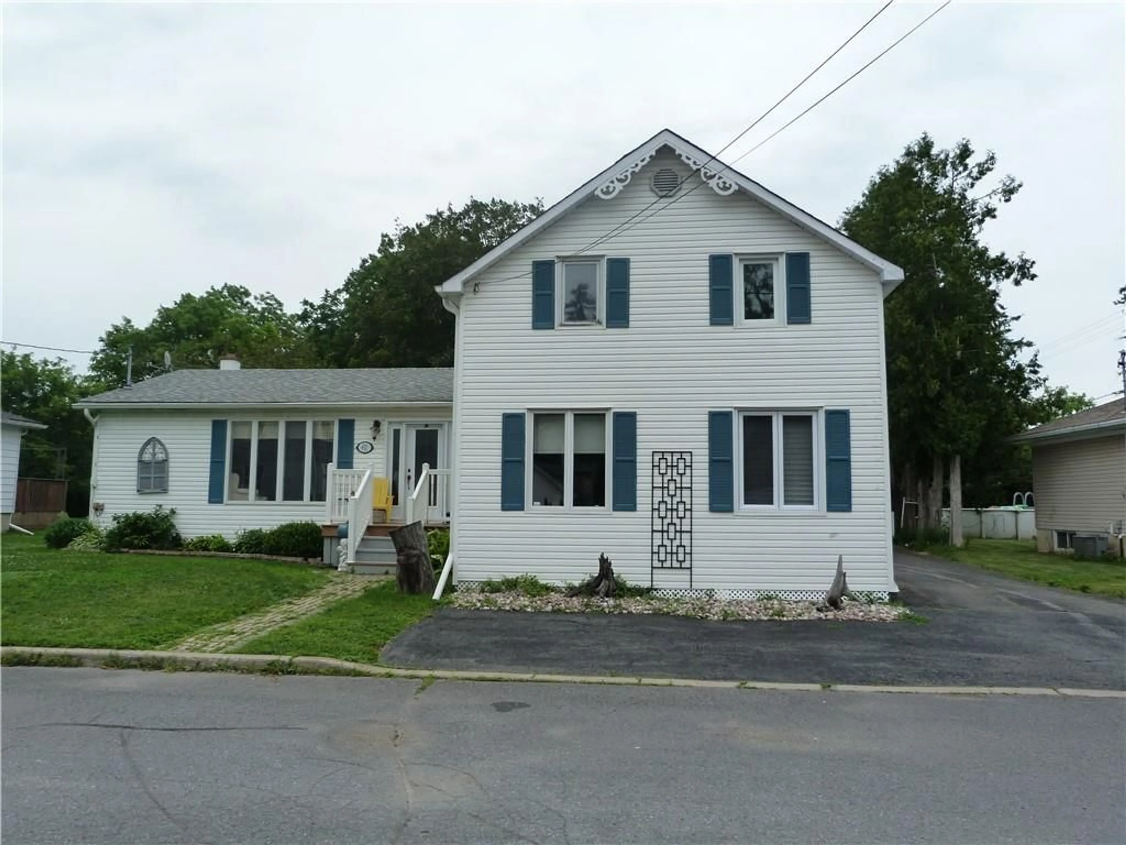 Frontside or backside of a home, cottage for 61 EMMA St, Chesterville Ontario K0C 1H0