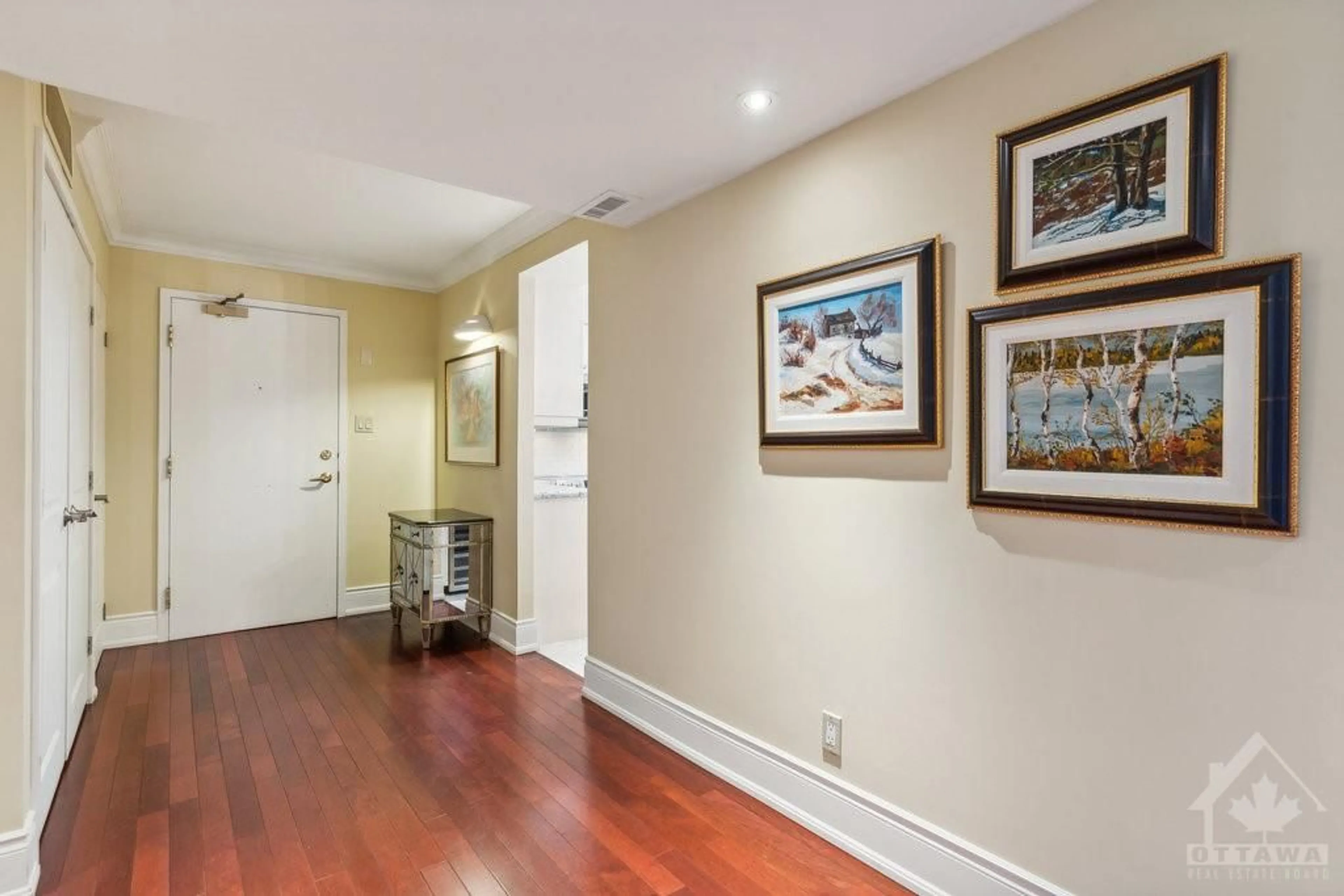 Indoor entryway, wood floors for 160 GEORGE St #405, Ottawa Ontario K1N 9M2