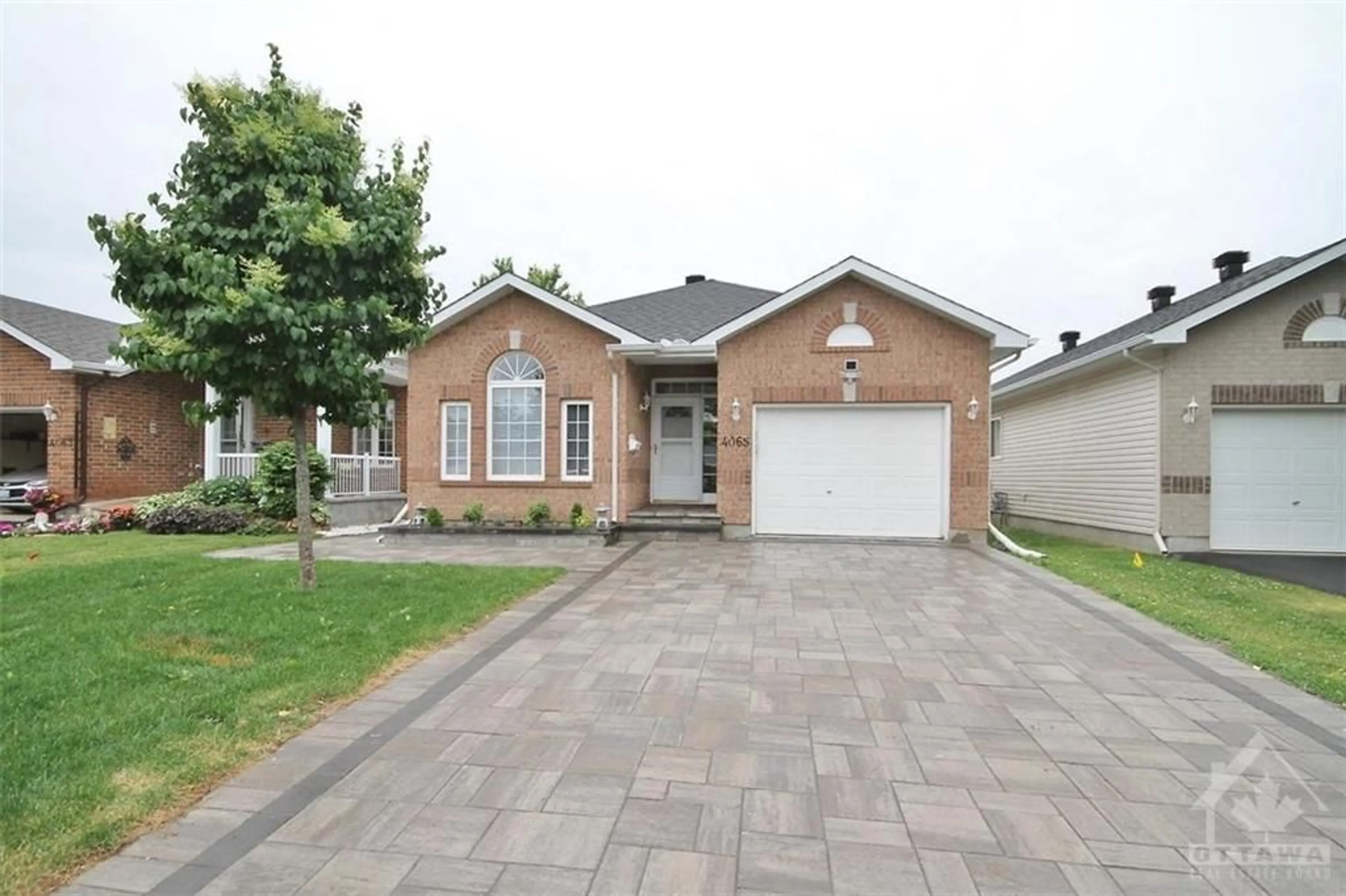 Frontside or backside of a home for 4065 CANYON WALK Dr, Gloucester Ontario K1V 1W2