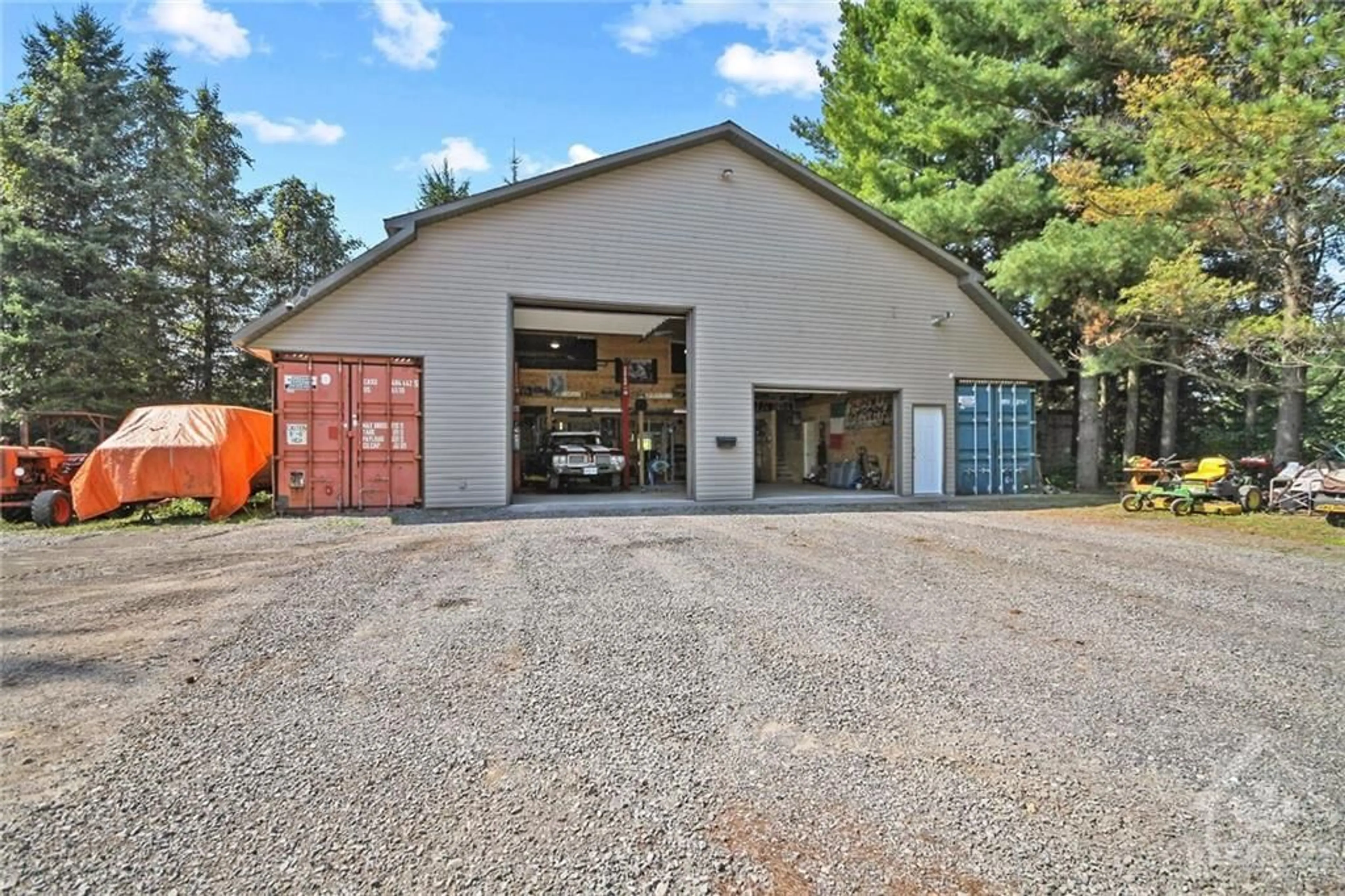 Indoor garage, cement floor for 804 FLYNN Rd, Kemptville Ontario K0G 1J0