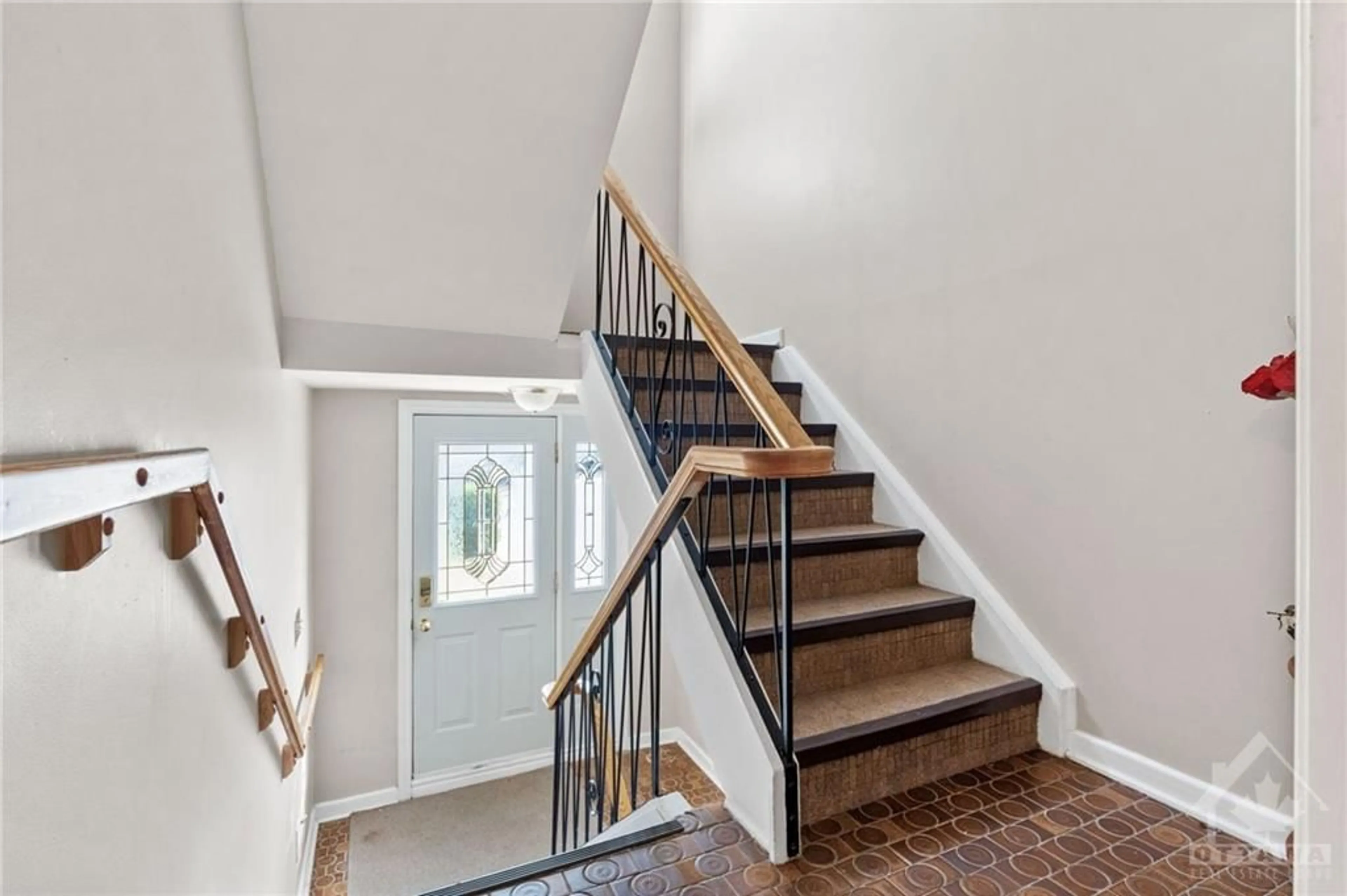 Stairs for 1174 CLYDE Ave, Ottawa Ontario K2C 1Y2