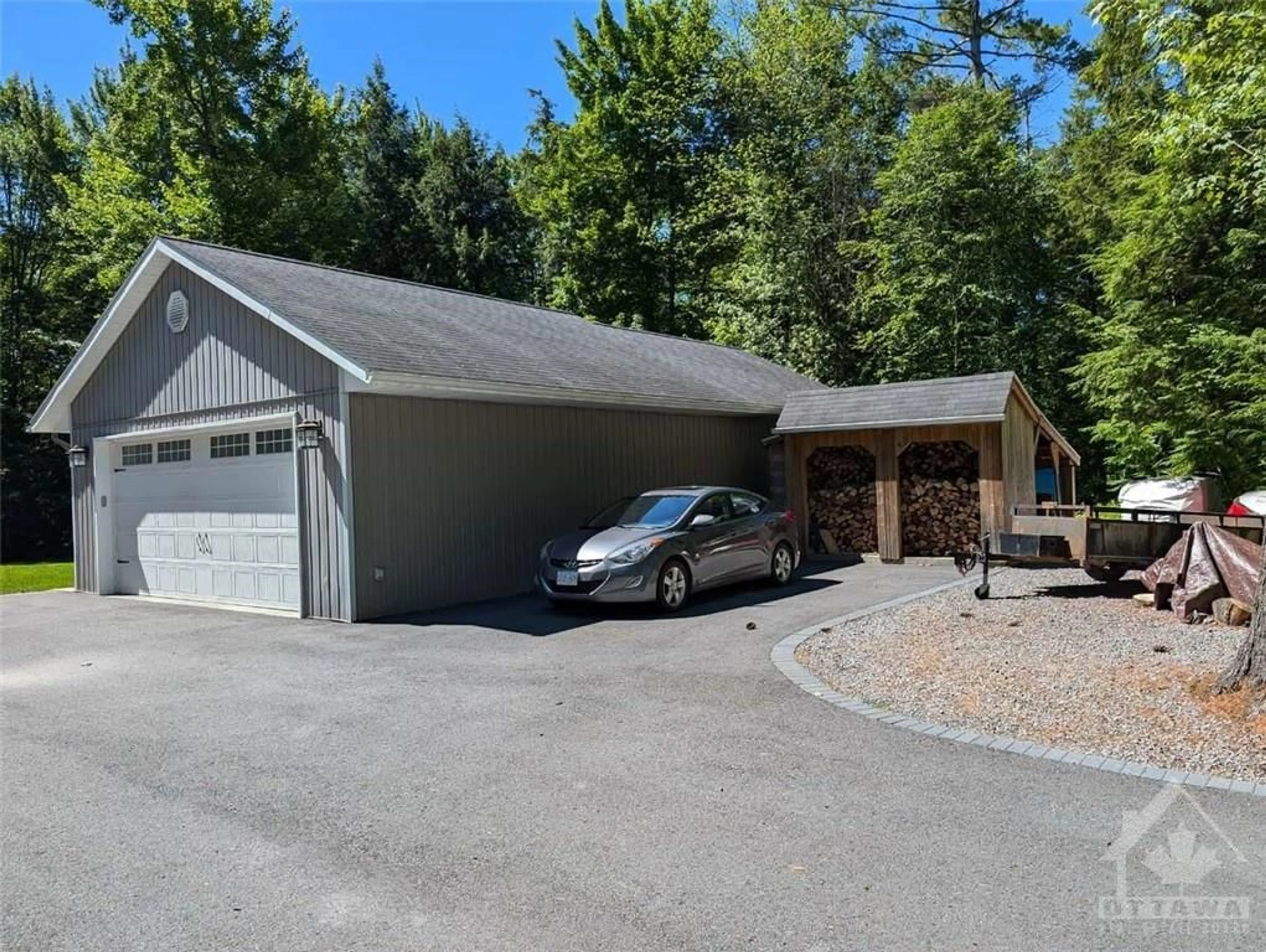 Indoor garage for 1068 BUCKHAMS BAY Rd, Woodlawn Ontario K0A 3M0