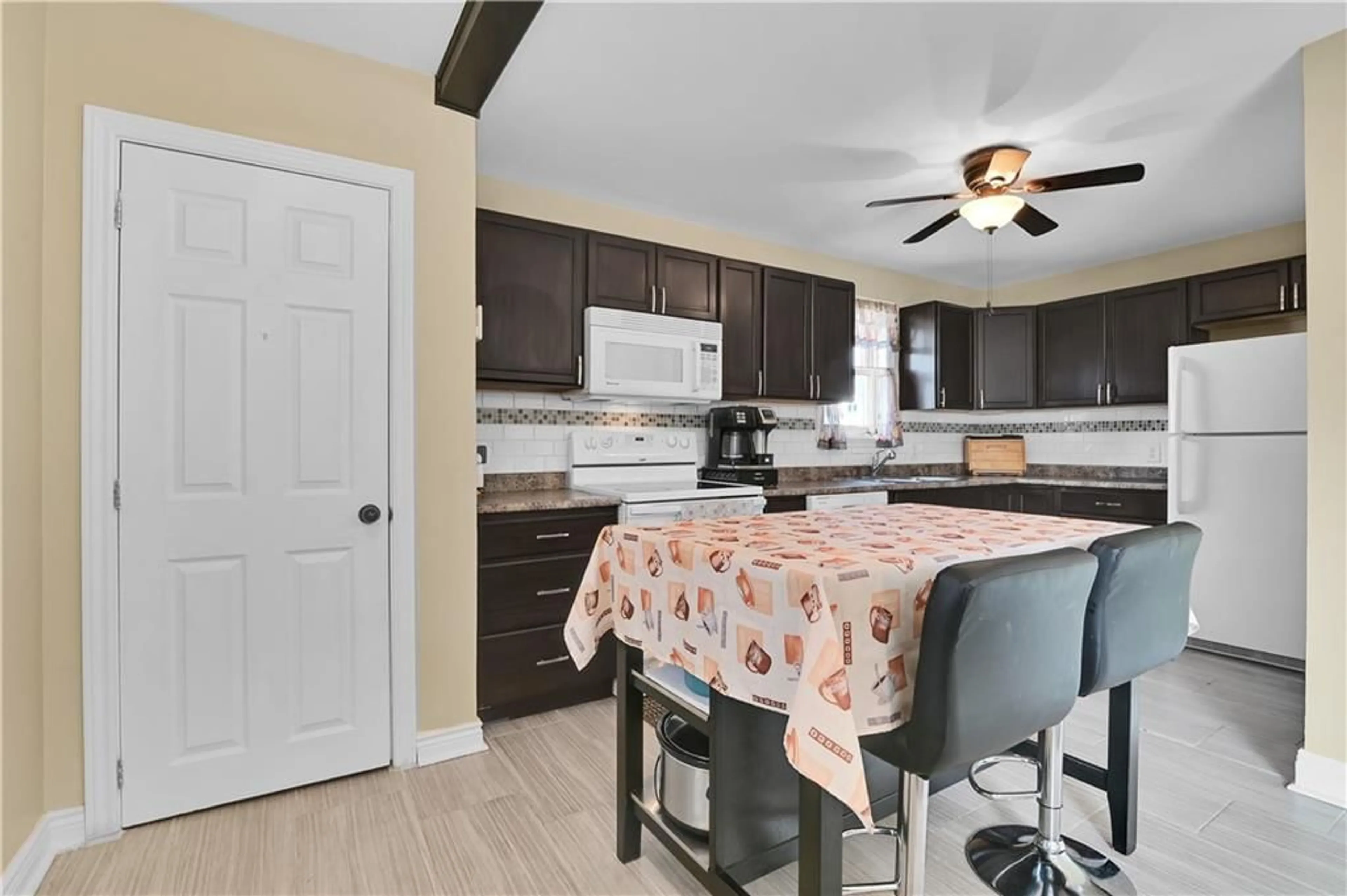 Open concept kitchen for 637 BEDFORD St, Cornwall Ontario K6J 4E2