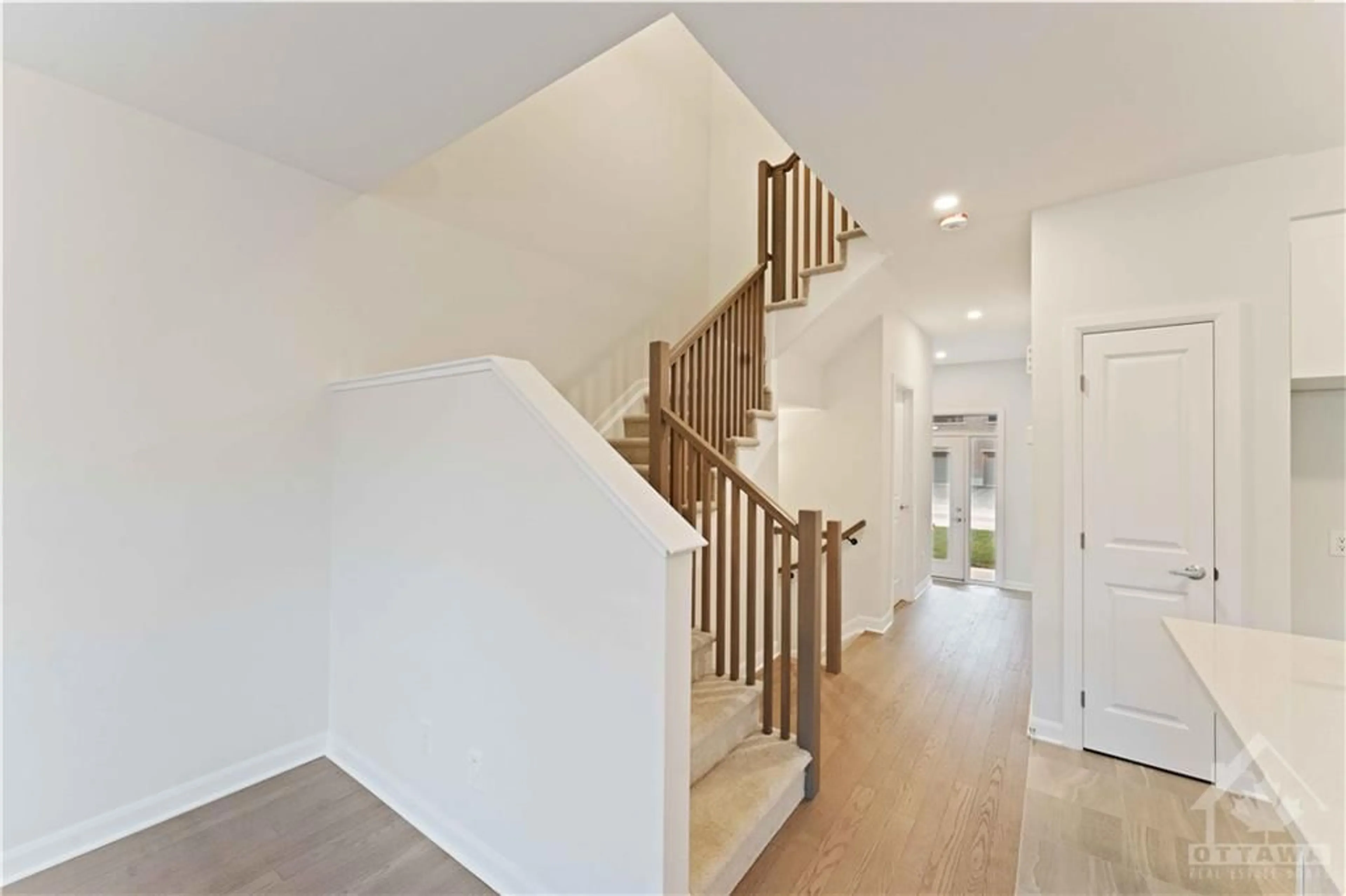 Indoor foyer, wood floors for 271 ELSIE MACGILL Walk, Ottawa Ontario K2W 0L2