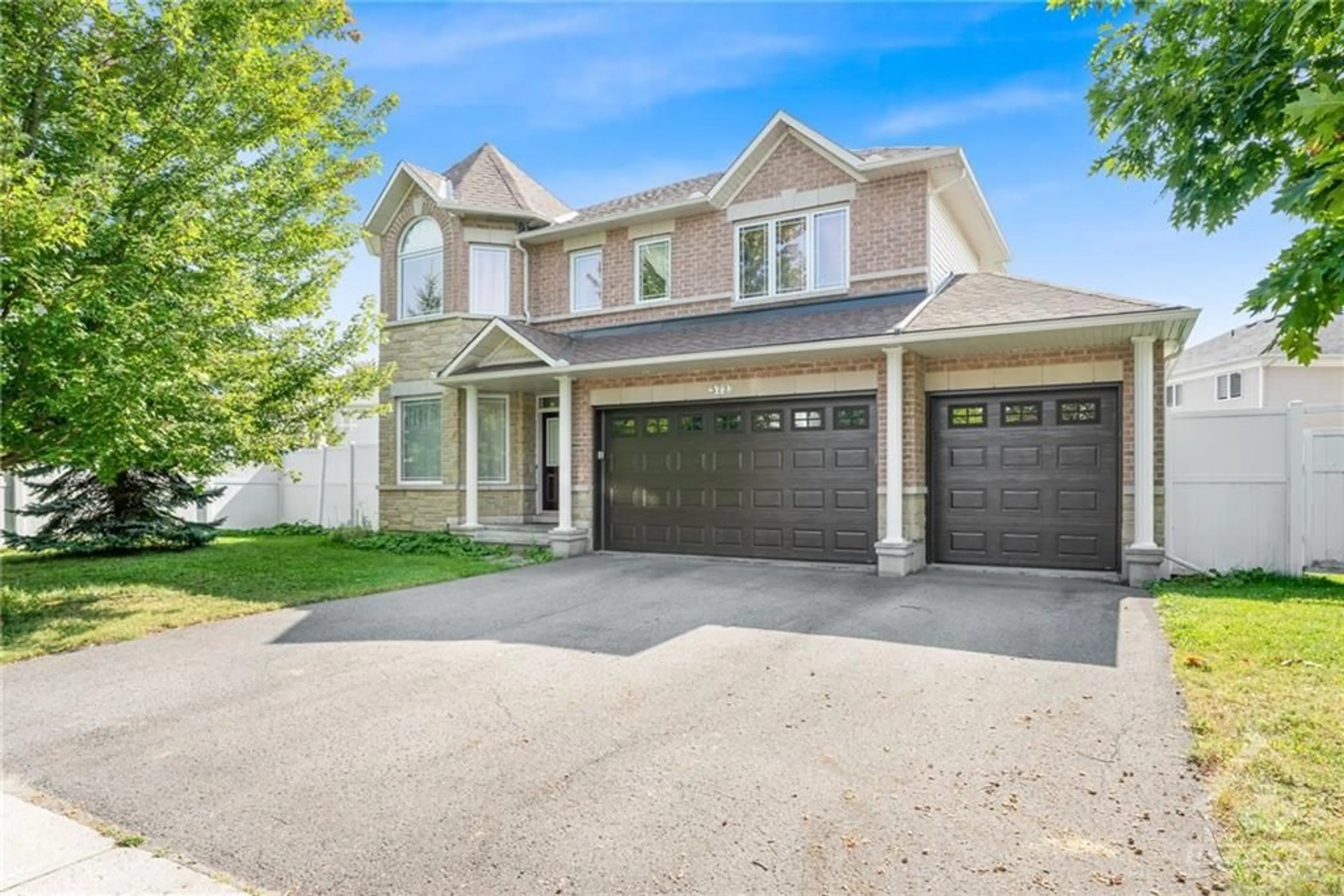 Frontside or backside of a home for 572 AQUAVIEW Dr, Orleans Ontario K4A 4V6